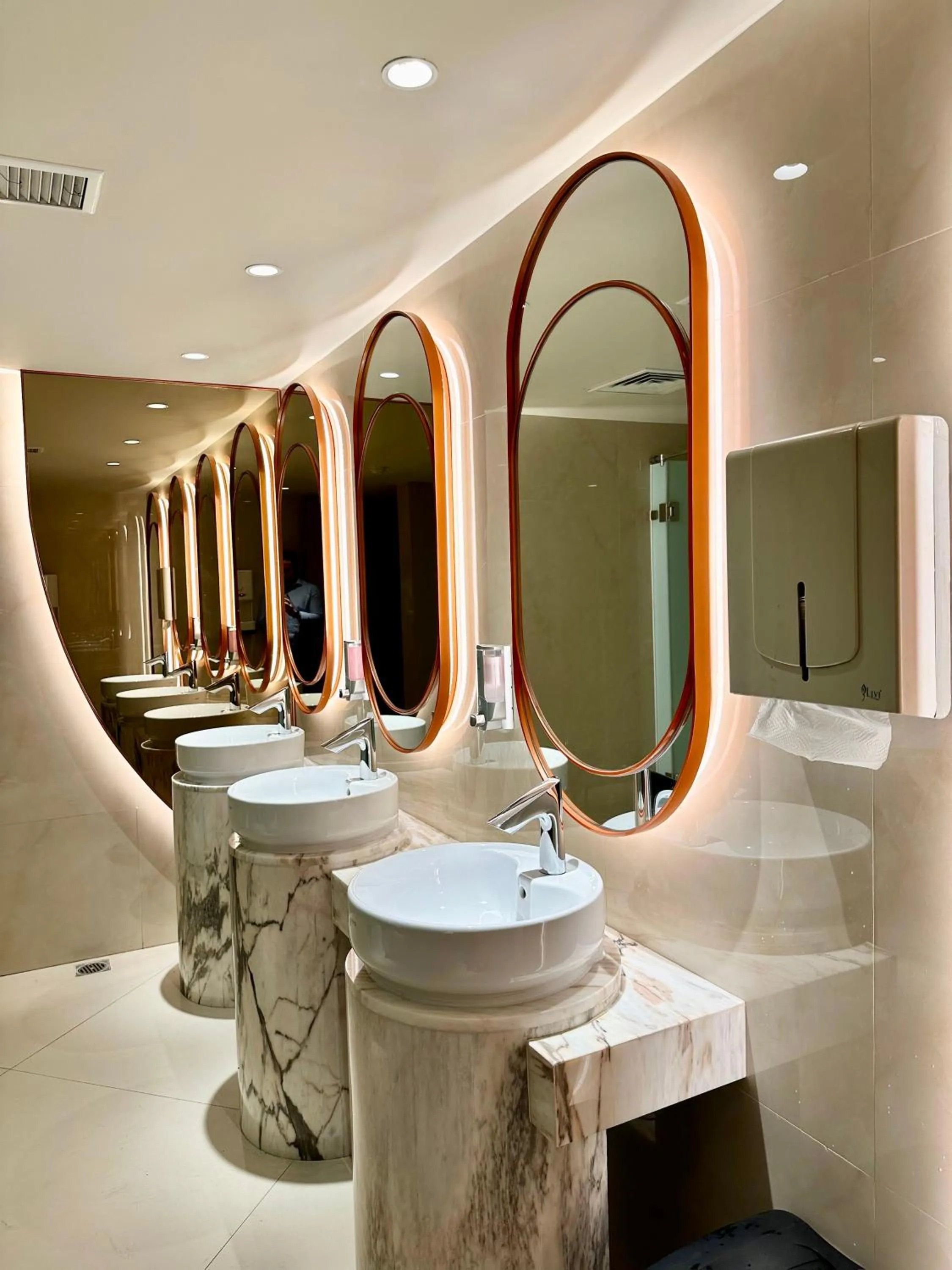 Toilet in HARRIS Hotel & Conventions Gubeng