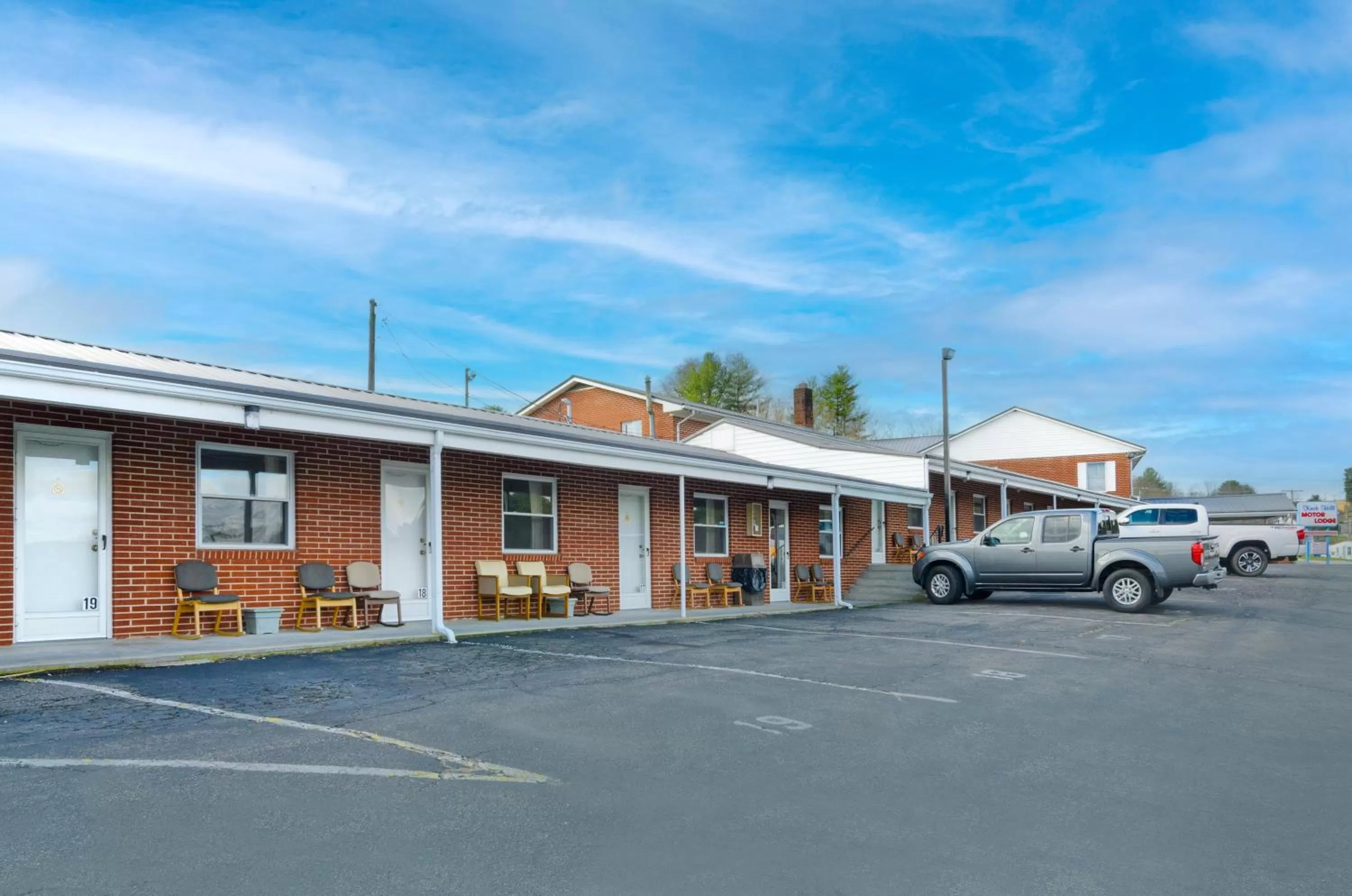 Property building in Knob Hill Motor Lodge
