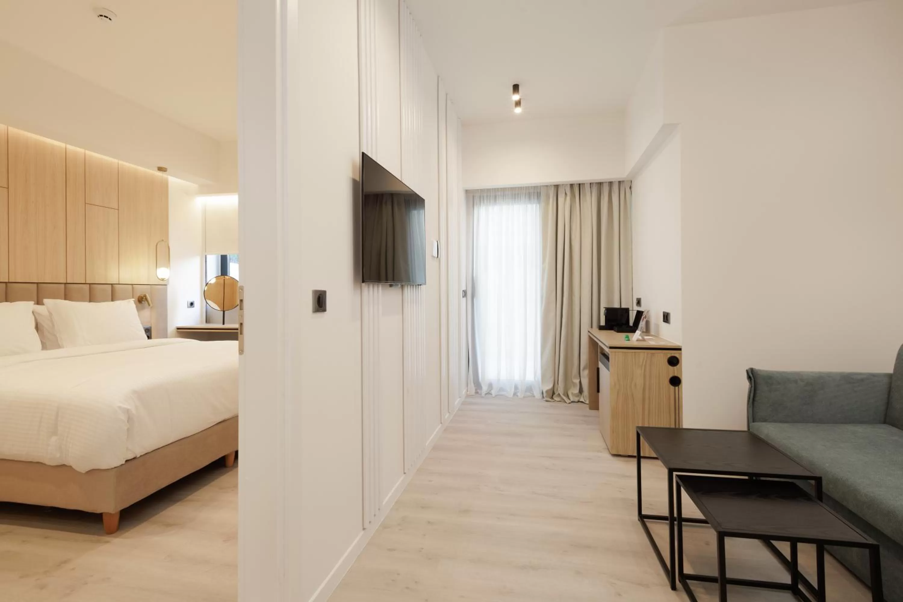 Photo of the whole room in LUX&EASY Signature Syngrou 234