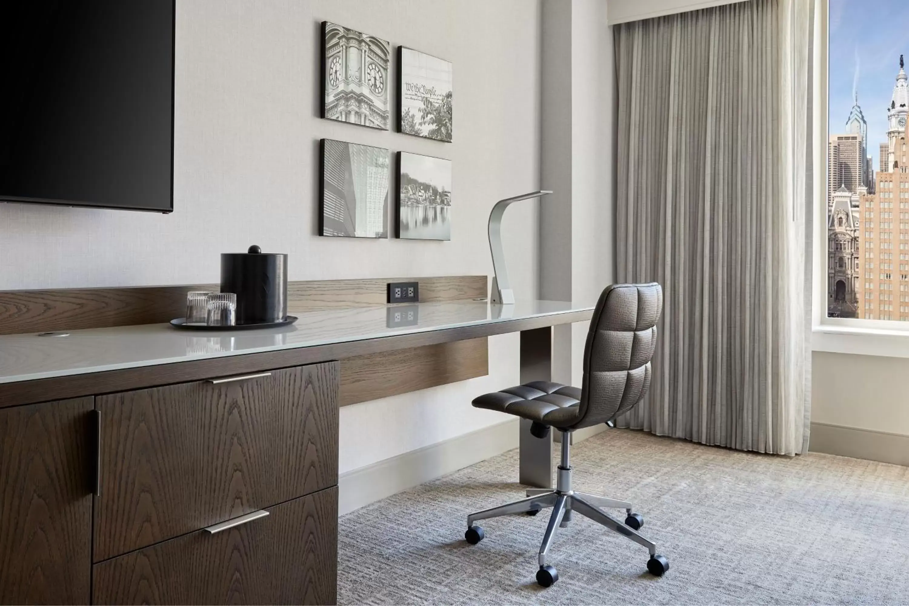 Double Room with Two Double Beds - Concierge Level in Philadelphia Marriott Downtown Double Room with Two Double Beds - Concierge Level in Philadelphia Marriott Downtown