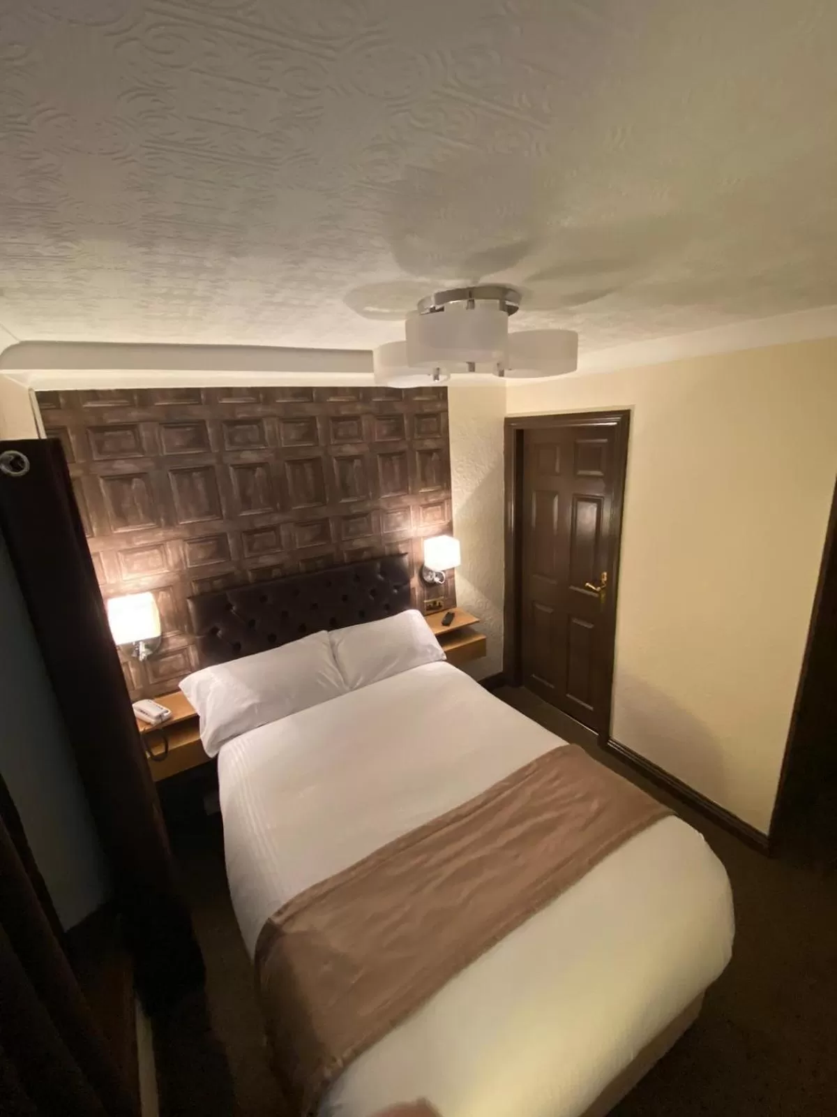 Bedroom, Bed in The Redwell Inn