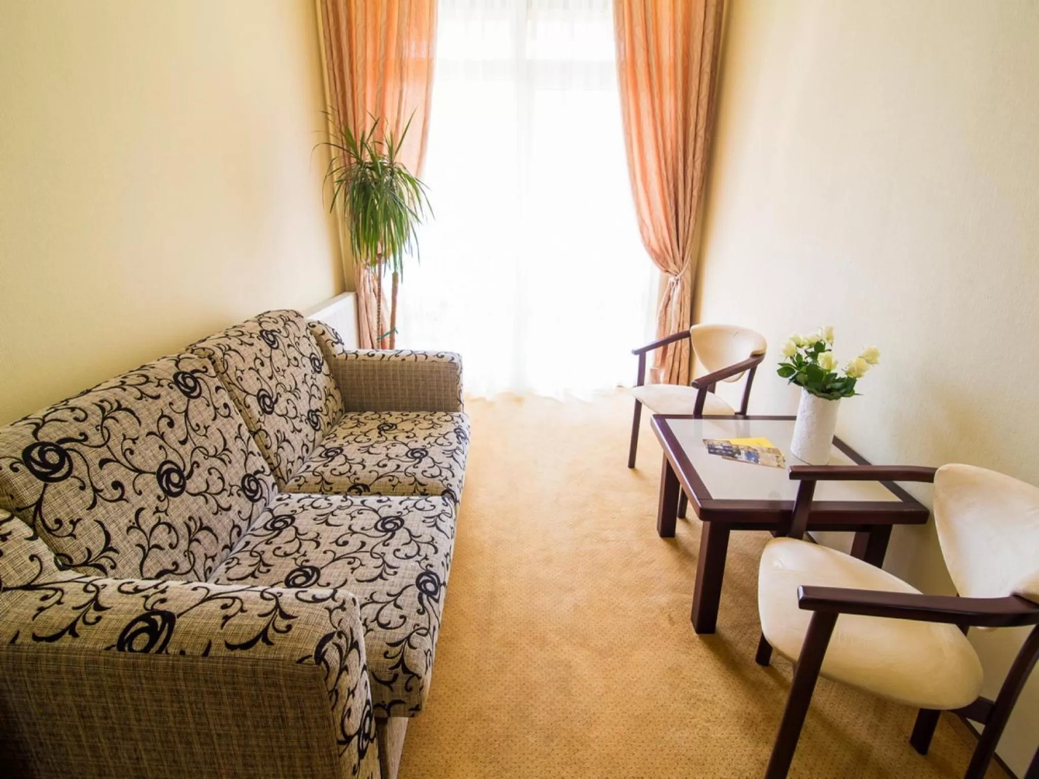 Seating area in Georg Palace Hotel