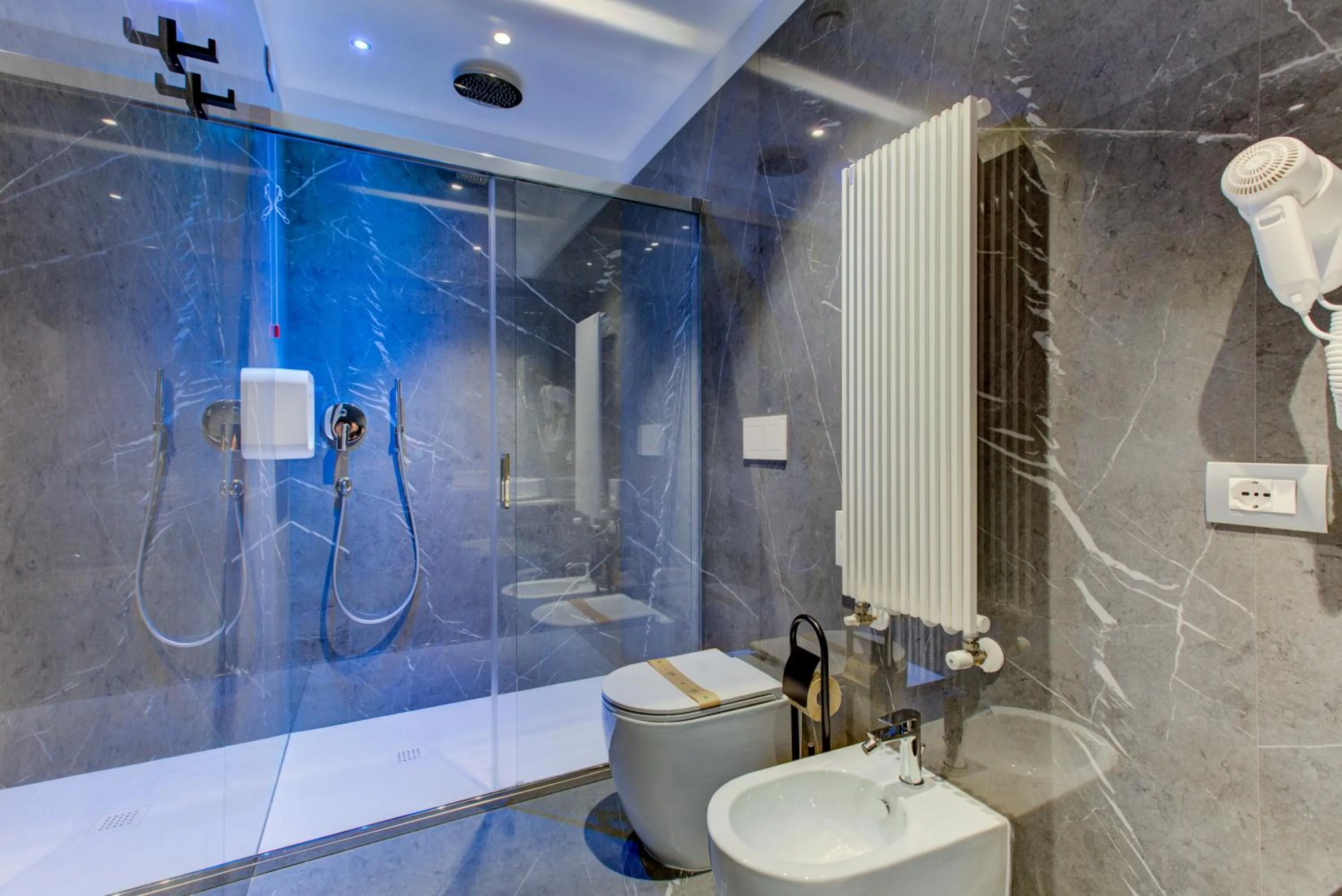 Shower in Hotel Due Mari & SPA