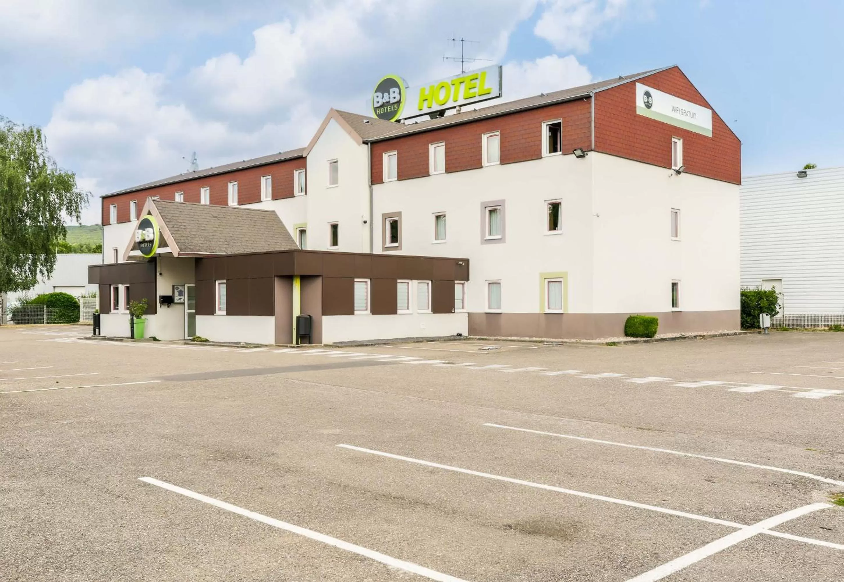 Facade/entrance in B&B HOTEL Metz Jouy Aux Arches