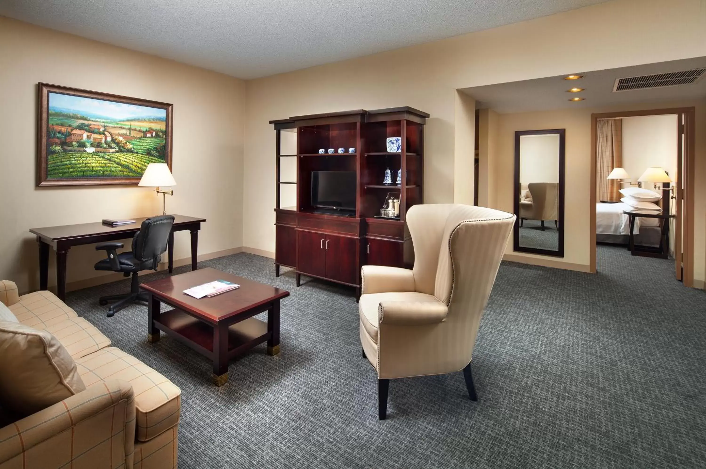 Turret Suite with two Queen beds in Anaheim Majestic Garden Hotel Turret Suite with two Queen beds in Anaheim Majestic Garden Hotel