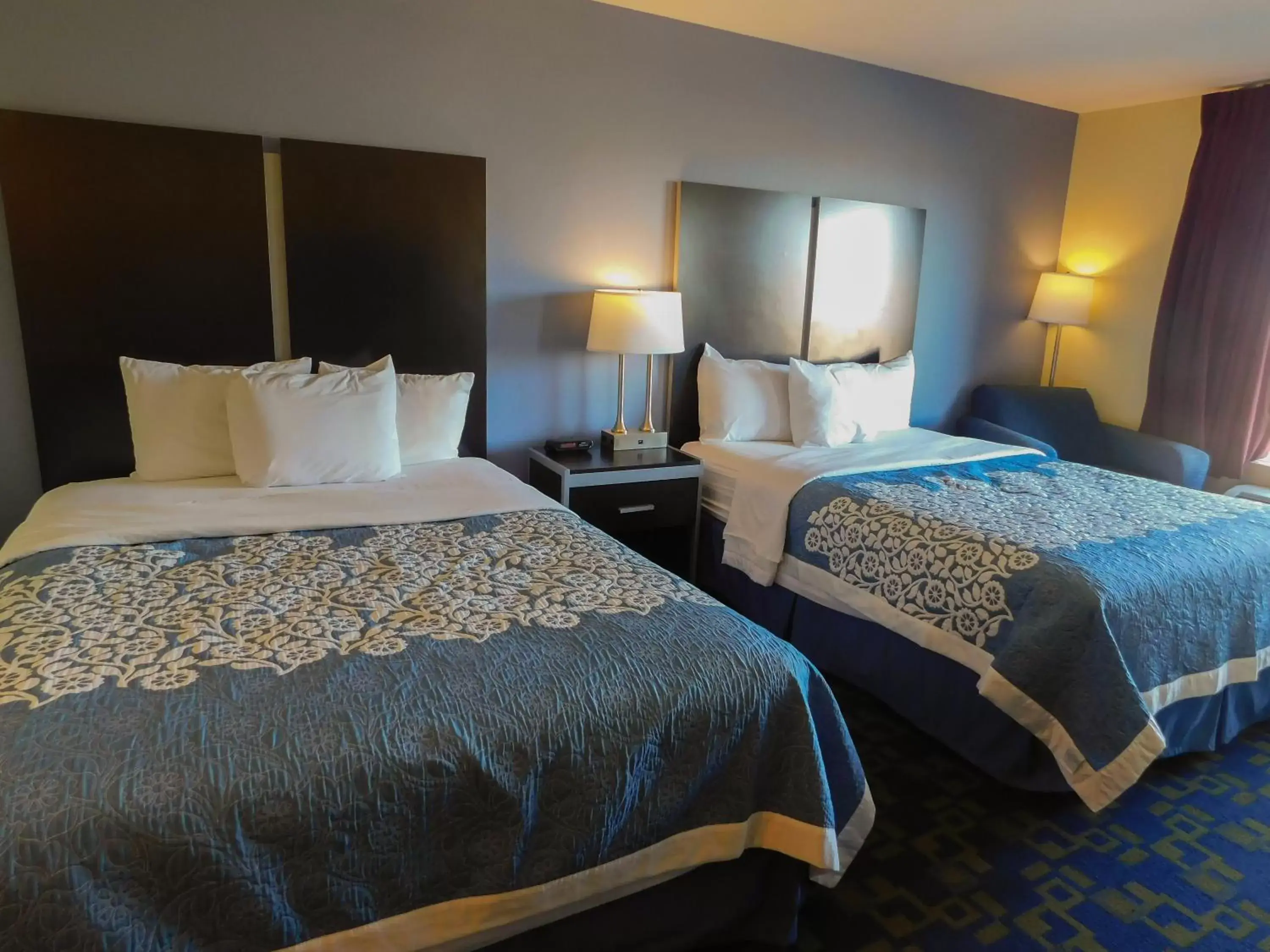 Queen Room with Two Queen Beds - Smoking in Days Inn & Suites by Wyndham Pocahontas Queen Room with Two Queen Beds - Smoking in Days Inn & Suites by Wyndham Pocahontas