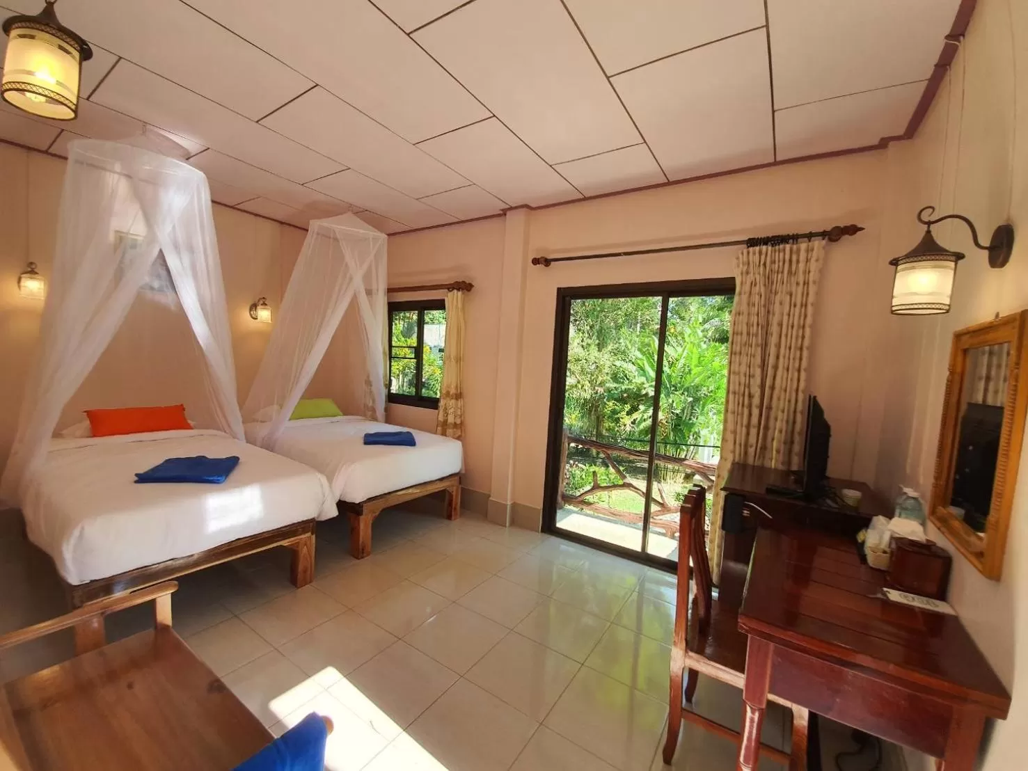 Photo of the whole room, Bed in Tree Tops River Huts