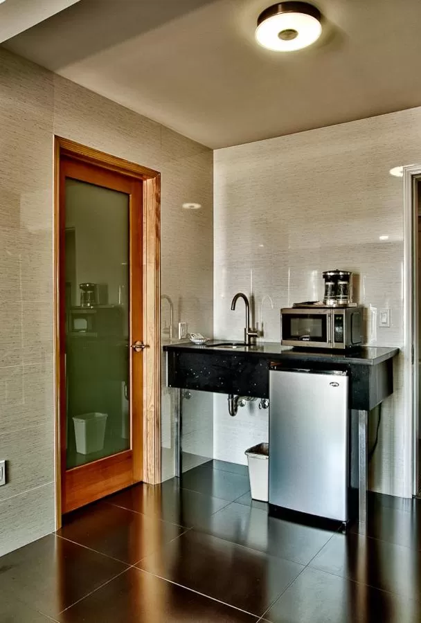 Kitchen or kitchenette in Grandview Inn