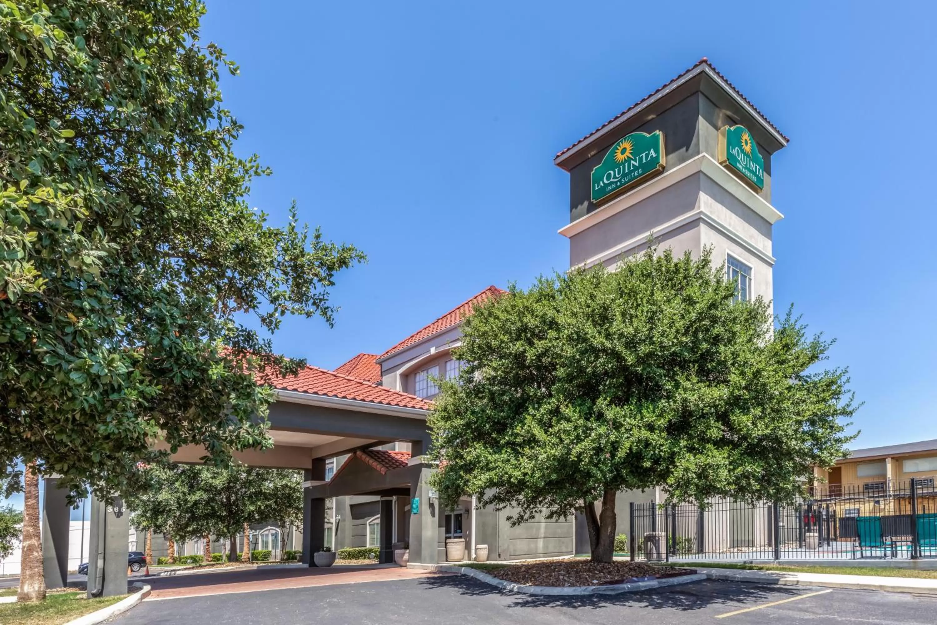 Property building in La Quinta by Wyndham New Braunfels