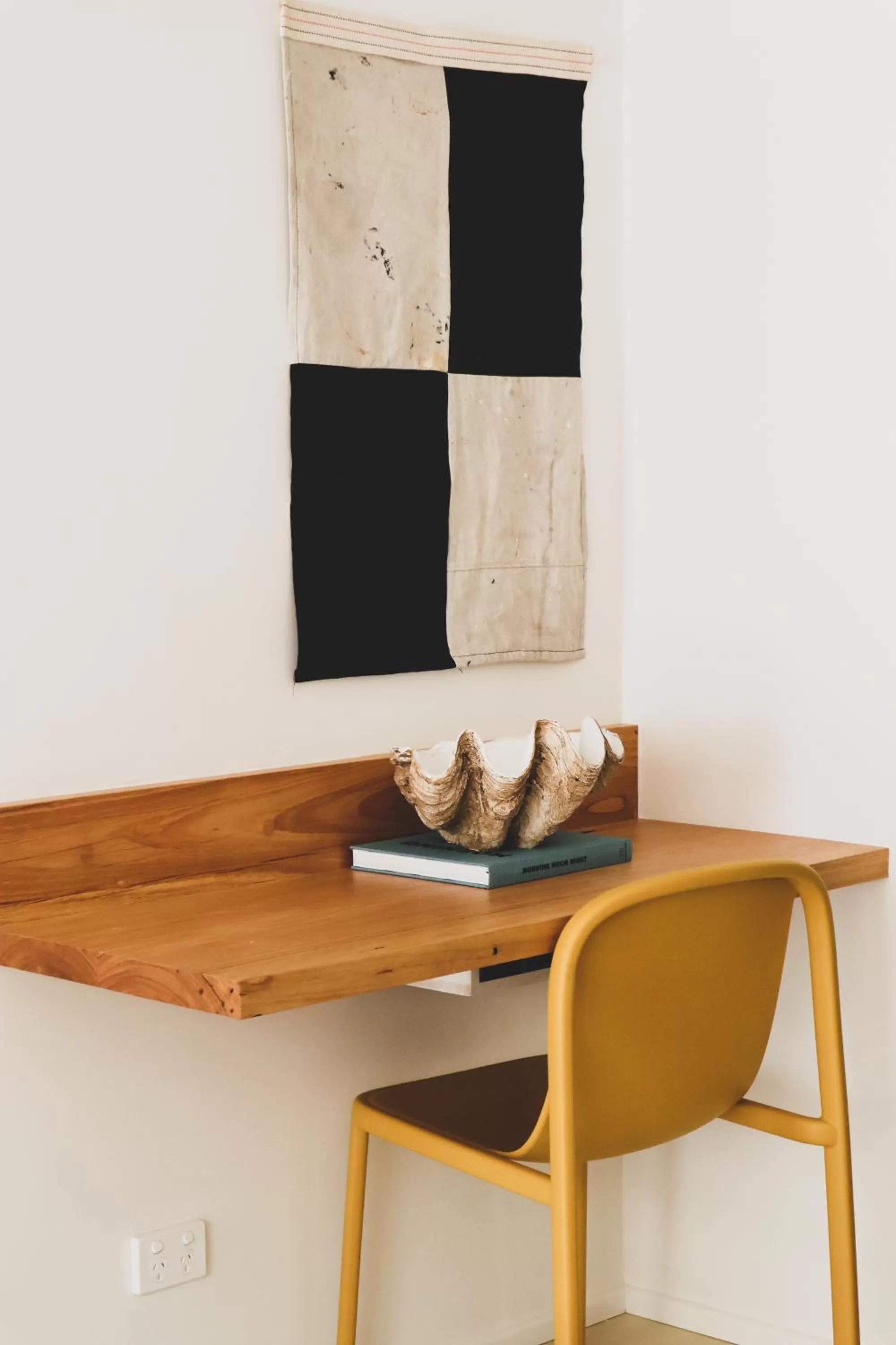 Bedroom in The Blue Water Motel