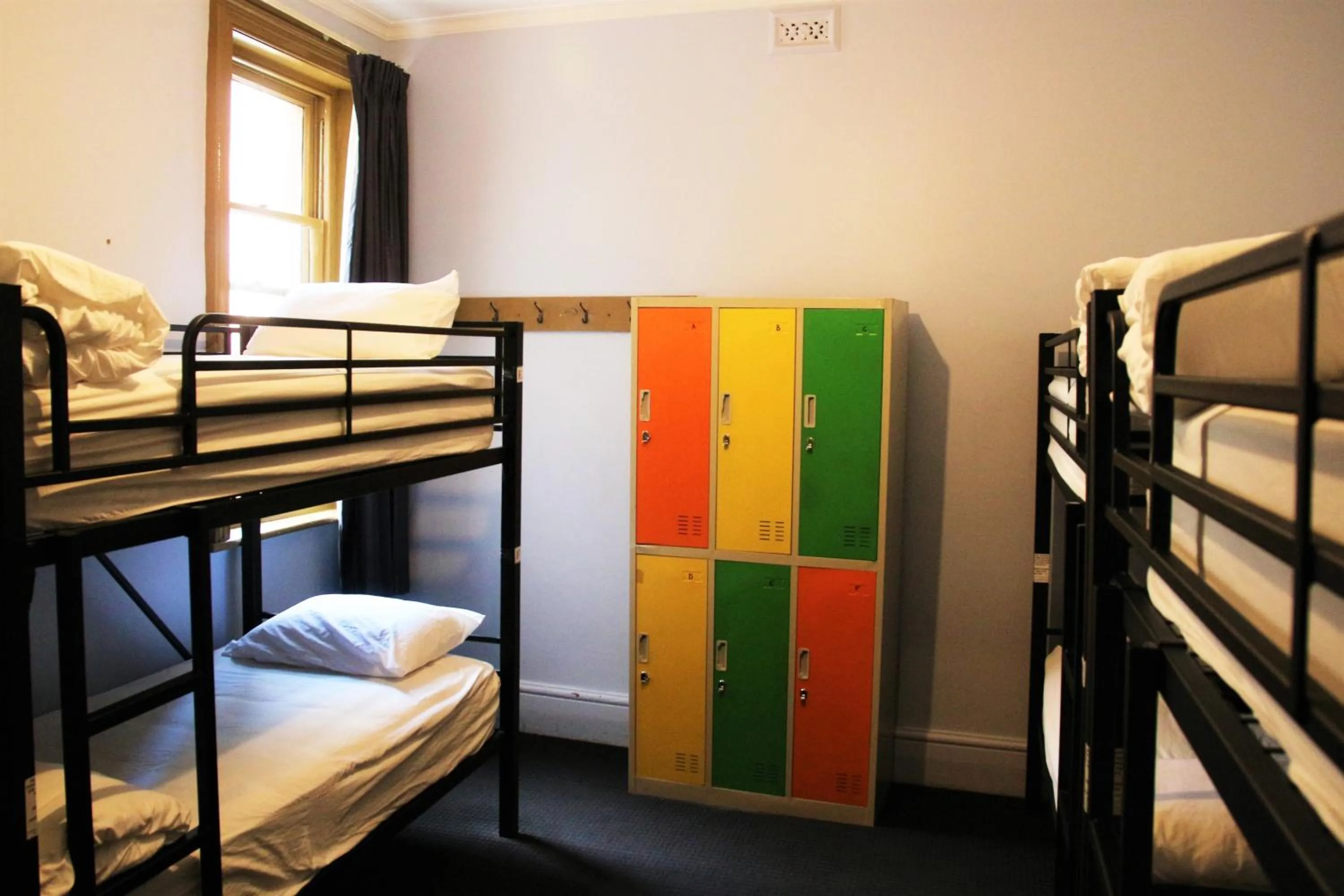 bunk bed, Bed in Backpackers Imperial Hotel