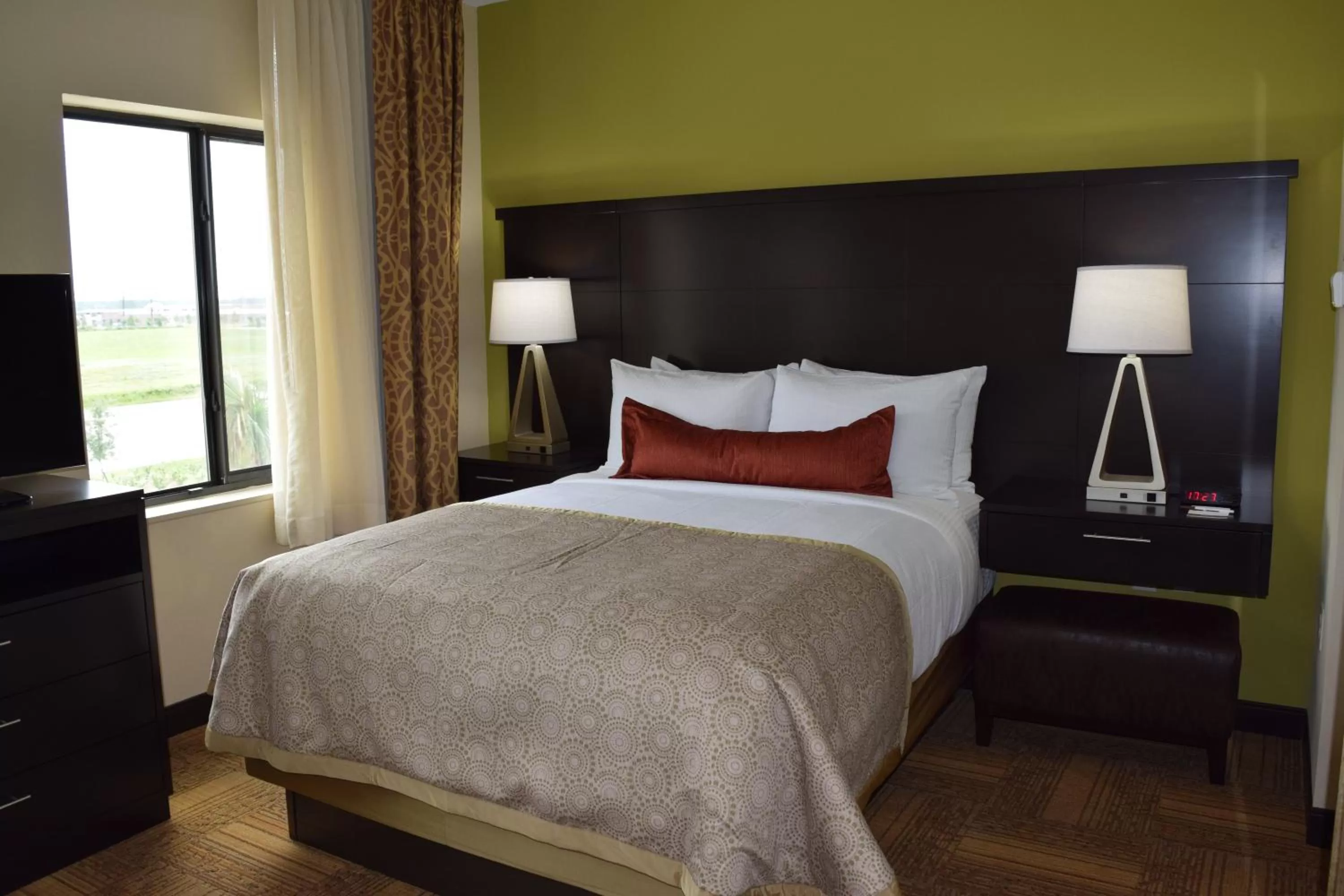 Photo of the whole room, Bed in Staybridge Suites Tomball by IHG