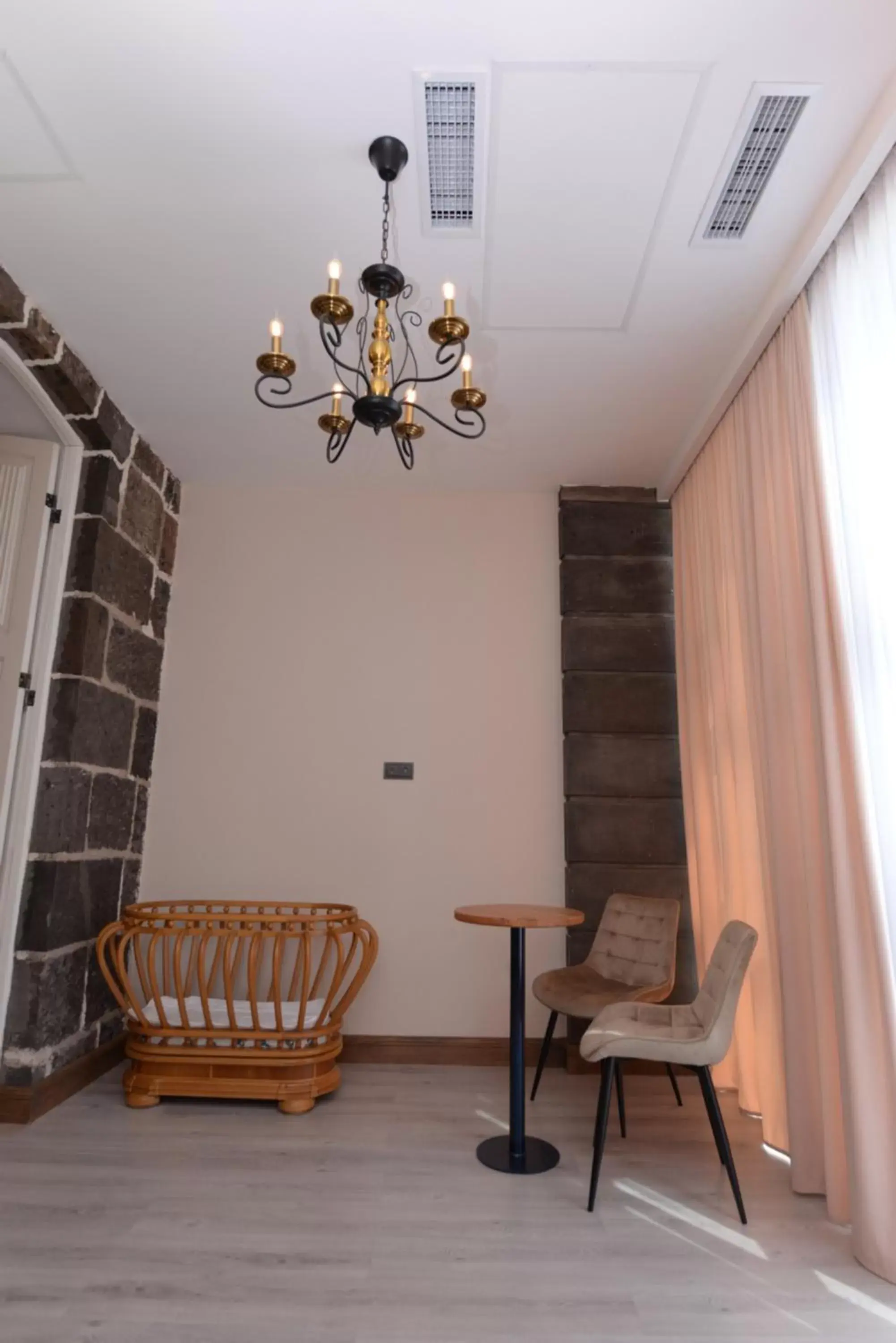 Deluxe Family Room in Old Avenue Hotel Deluxe Family Room in Old Avenue Hotel