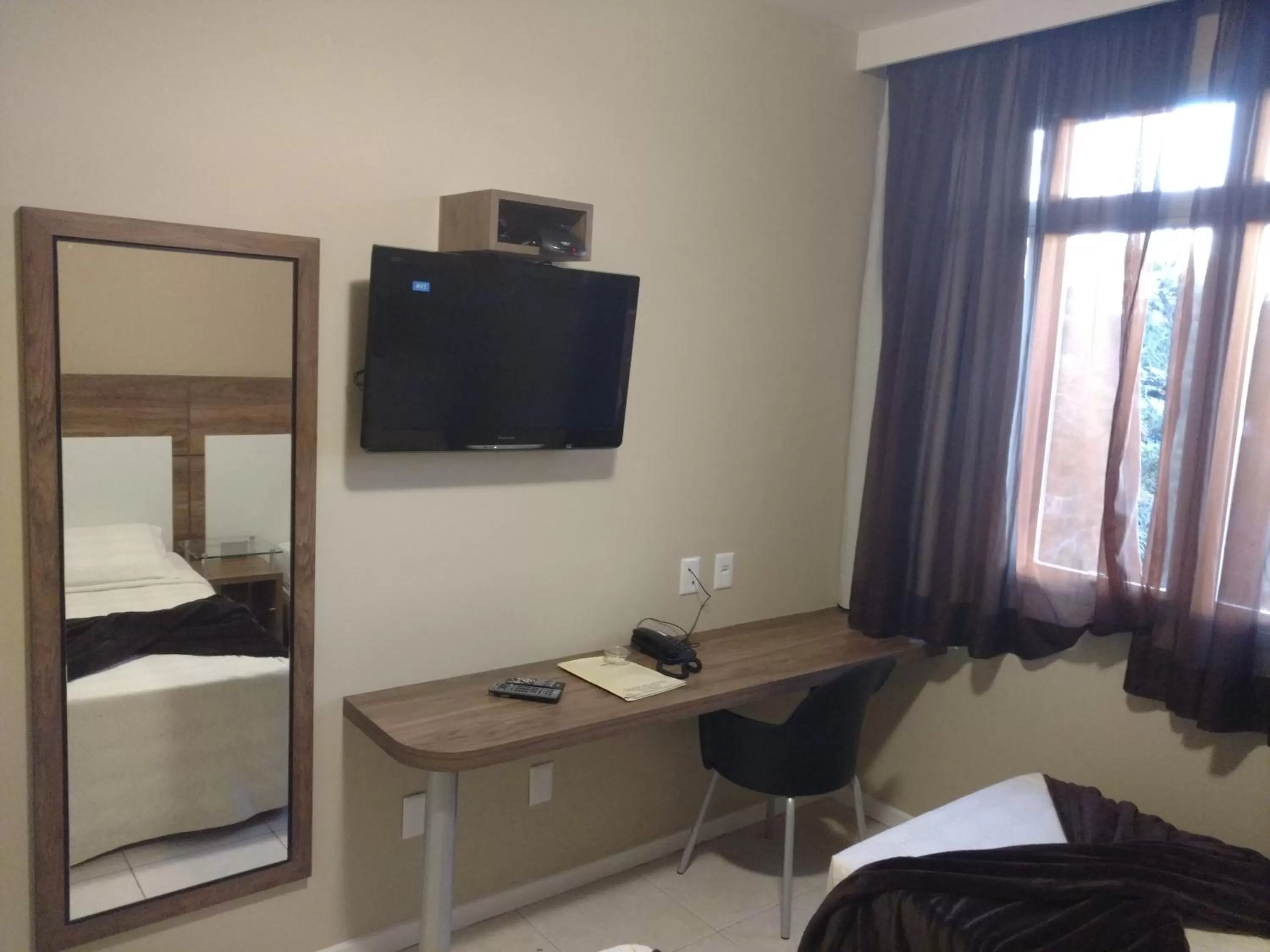 TV and multimedia, Bed in Brisamar Suite Hotel