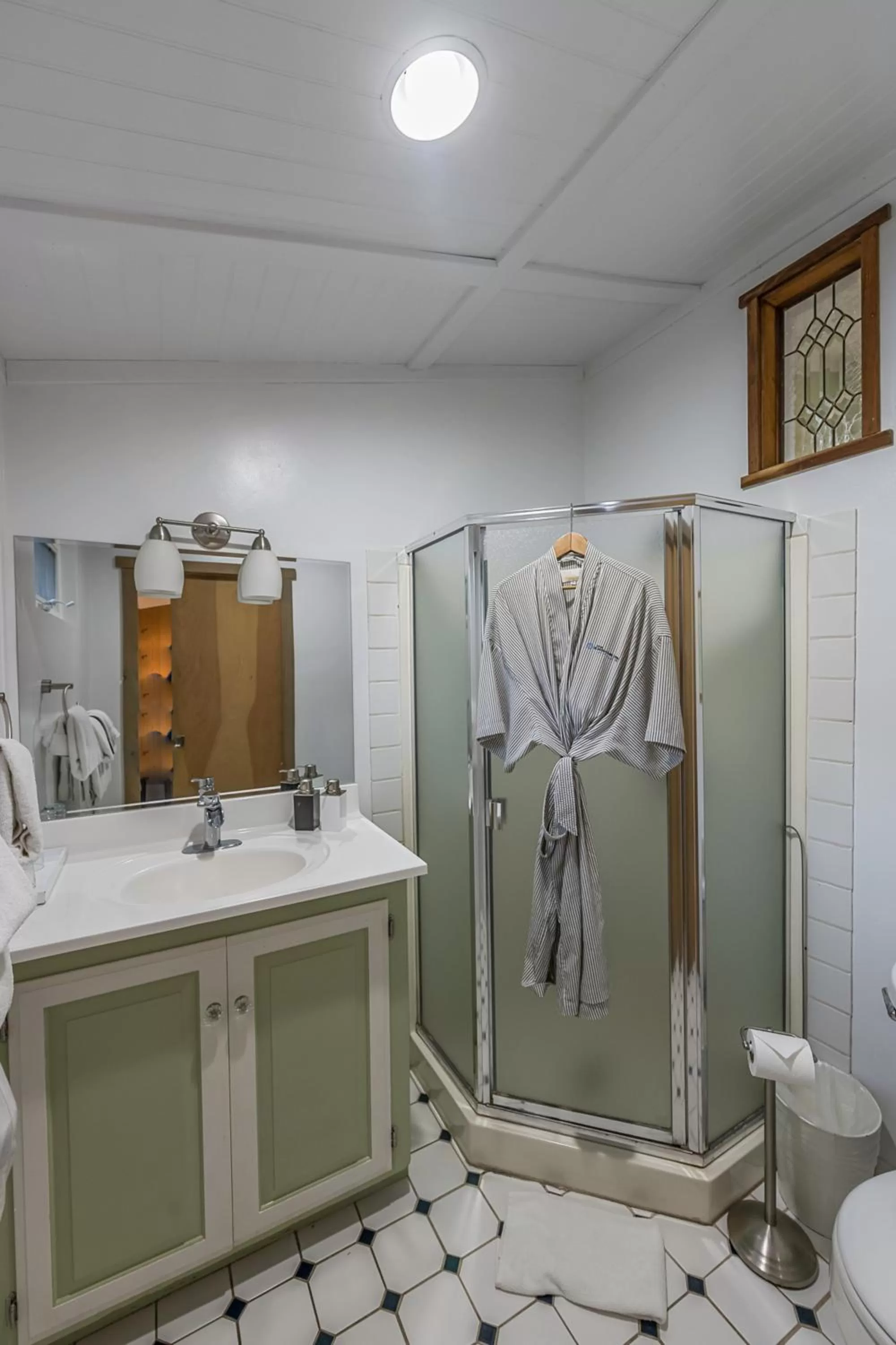 Shower in Inn at Schoolhouse Creek