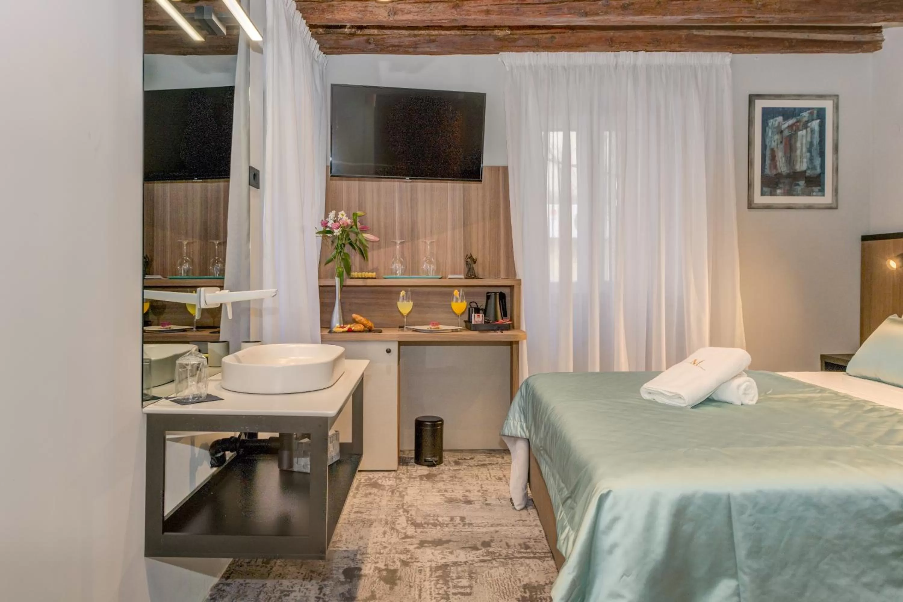 TV and multimedia, Bed in Makarun Heritage Rooms