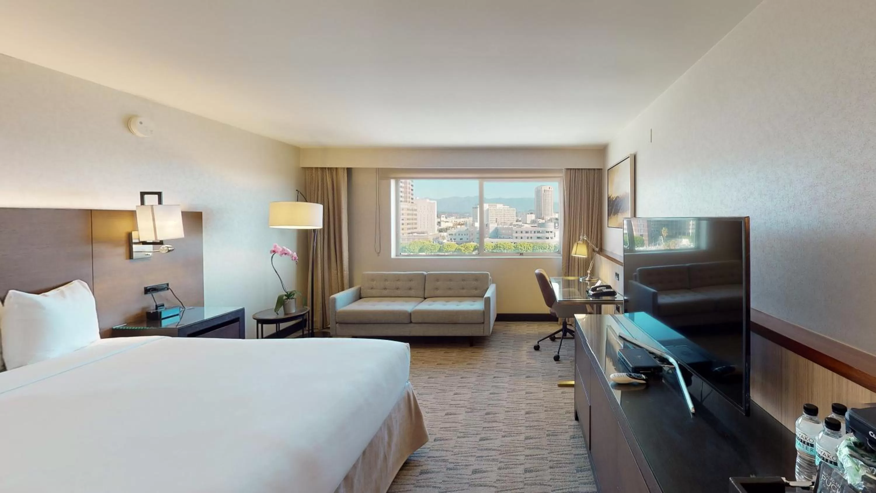 Bedroom, Bed in Miyako Hotel Los Angeles