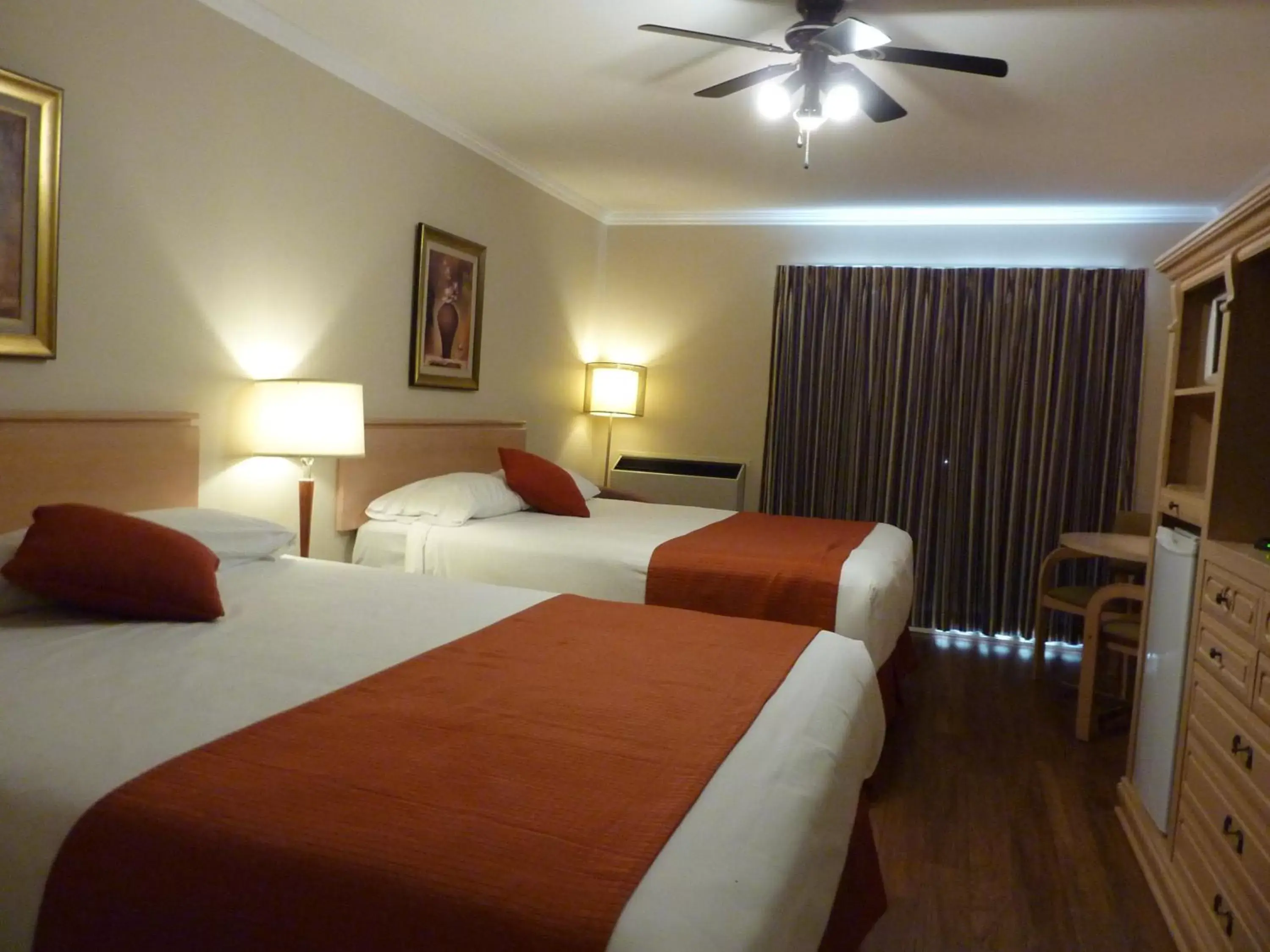 Double Room with Two Double Beds in Motel Becancour Double Room with Two Double Beds in Motel Becancour