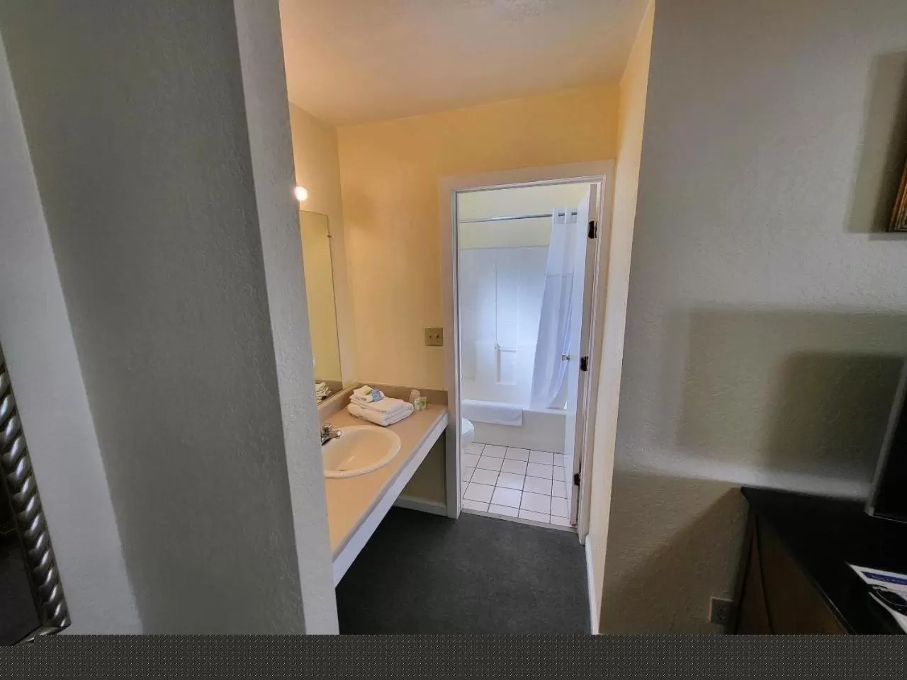 Shower, Bed in Rose's Motel