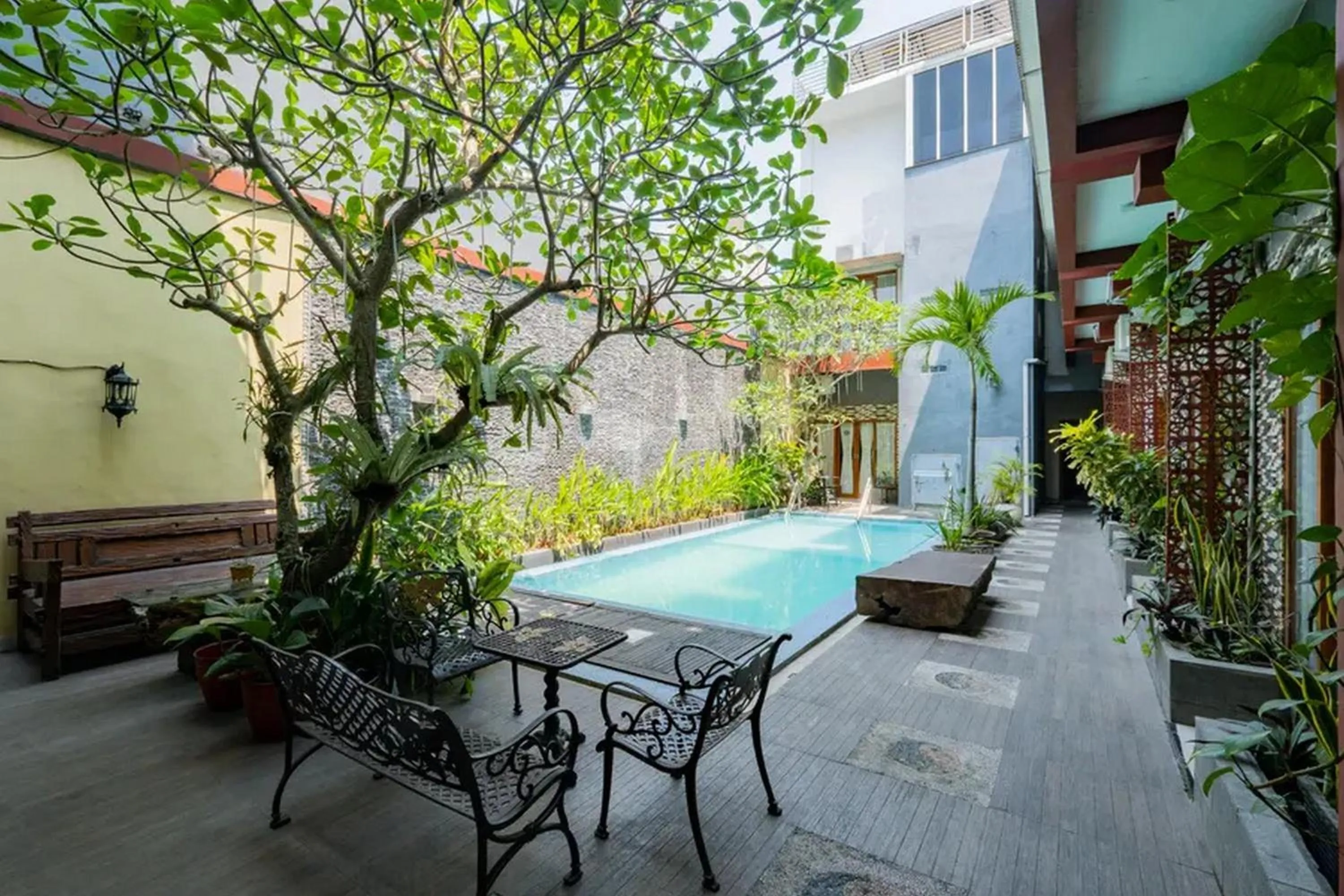 Swimming pool in RedDoorz Premium @ Jalan Cengkeh Malang