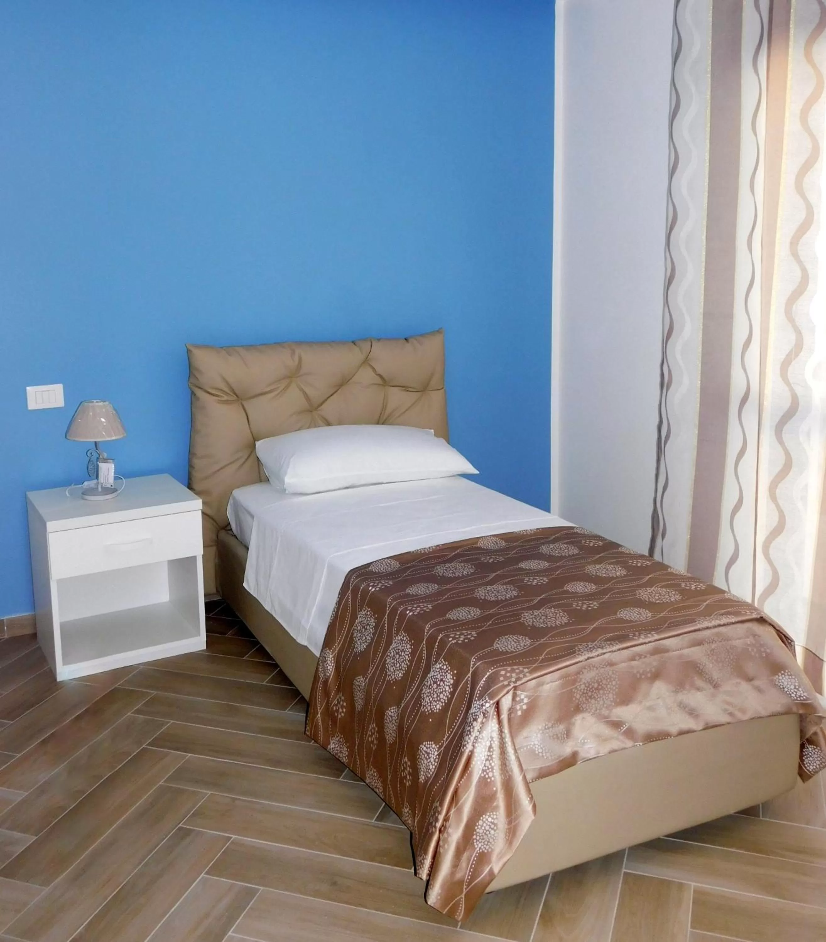 Bed in Bed and Breakfast Acrobatic