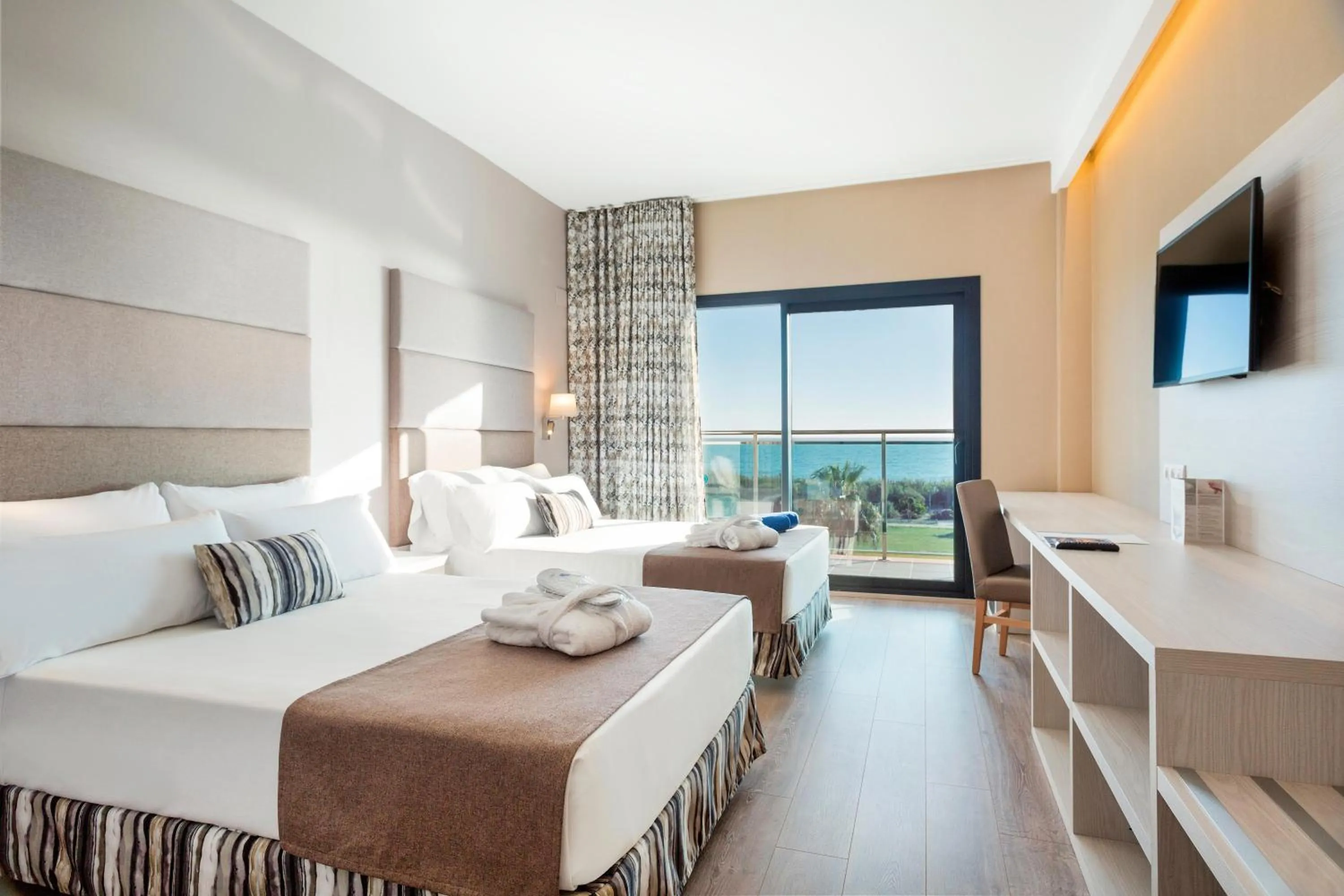 Photo of the whole room, Bed in Hotel Best Costa Ballena