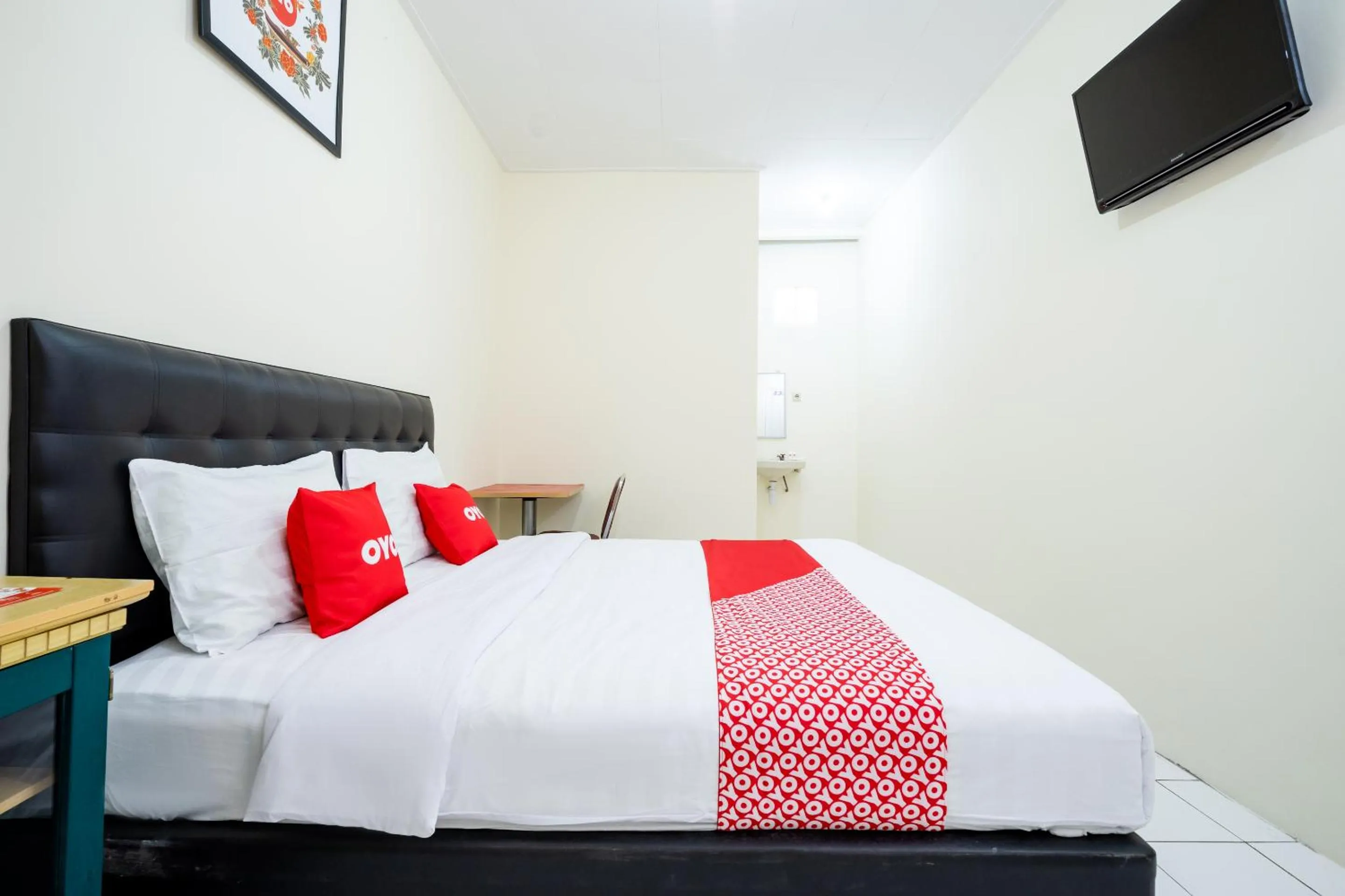 Bedroom, Bed in OYO 1962 Anugerah Wisata Hotel