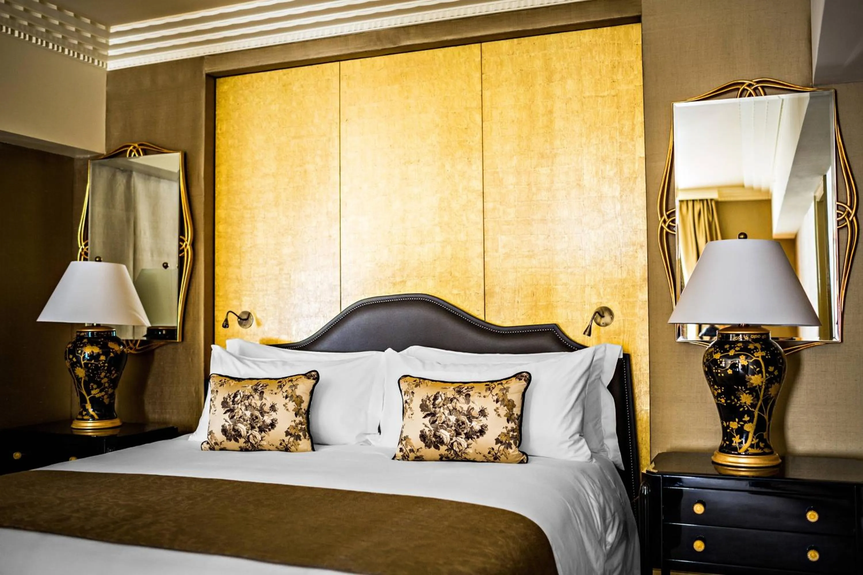 Bedroom, Bed in Prince de Galles, a Luxury Collection hotel, Paris