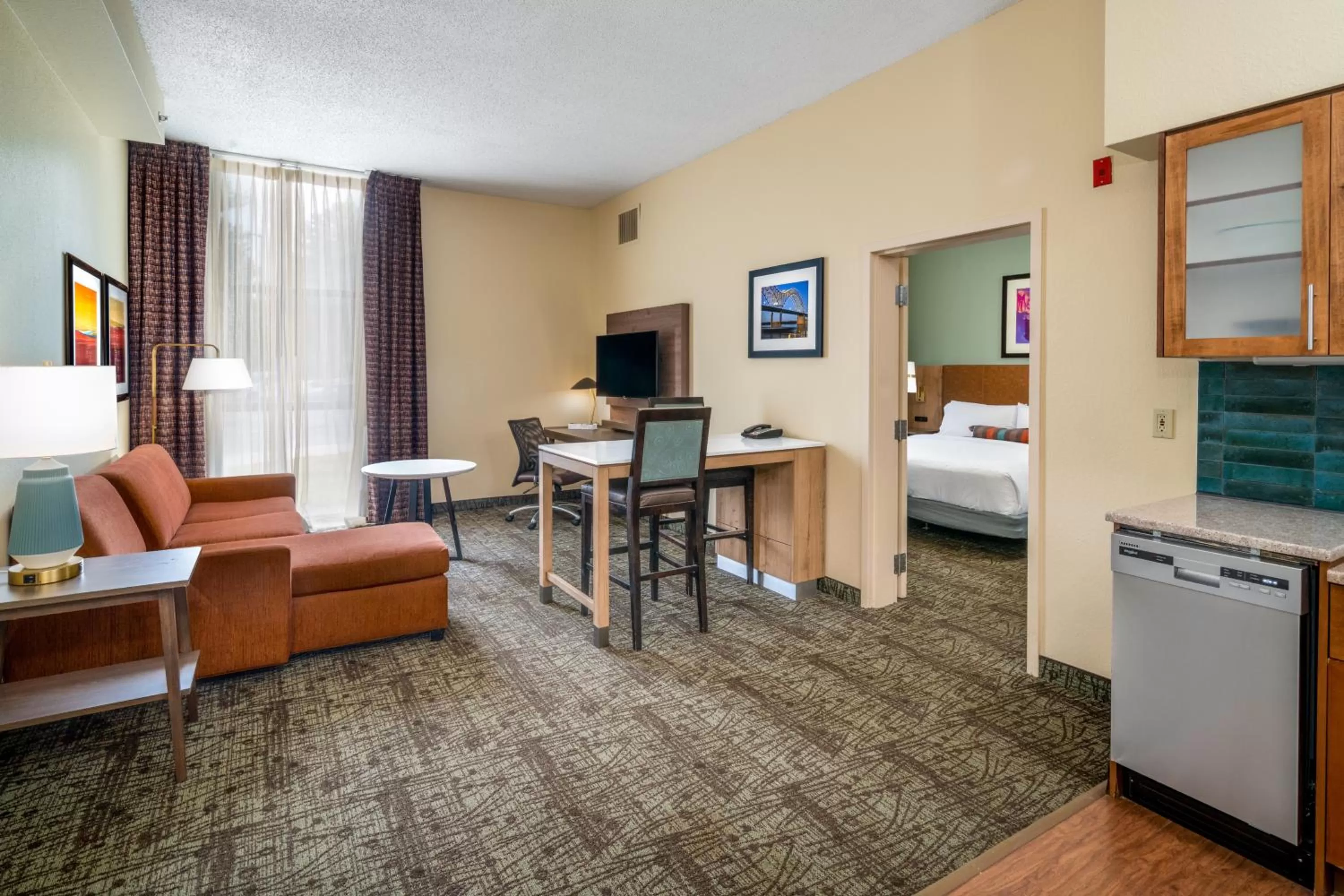 Kitchen or kitchenette, Bed in Staybridge Suites Memphis-Poplar Ave East by IHG