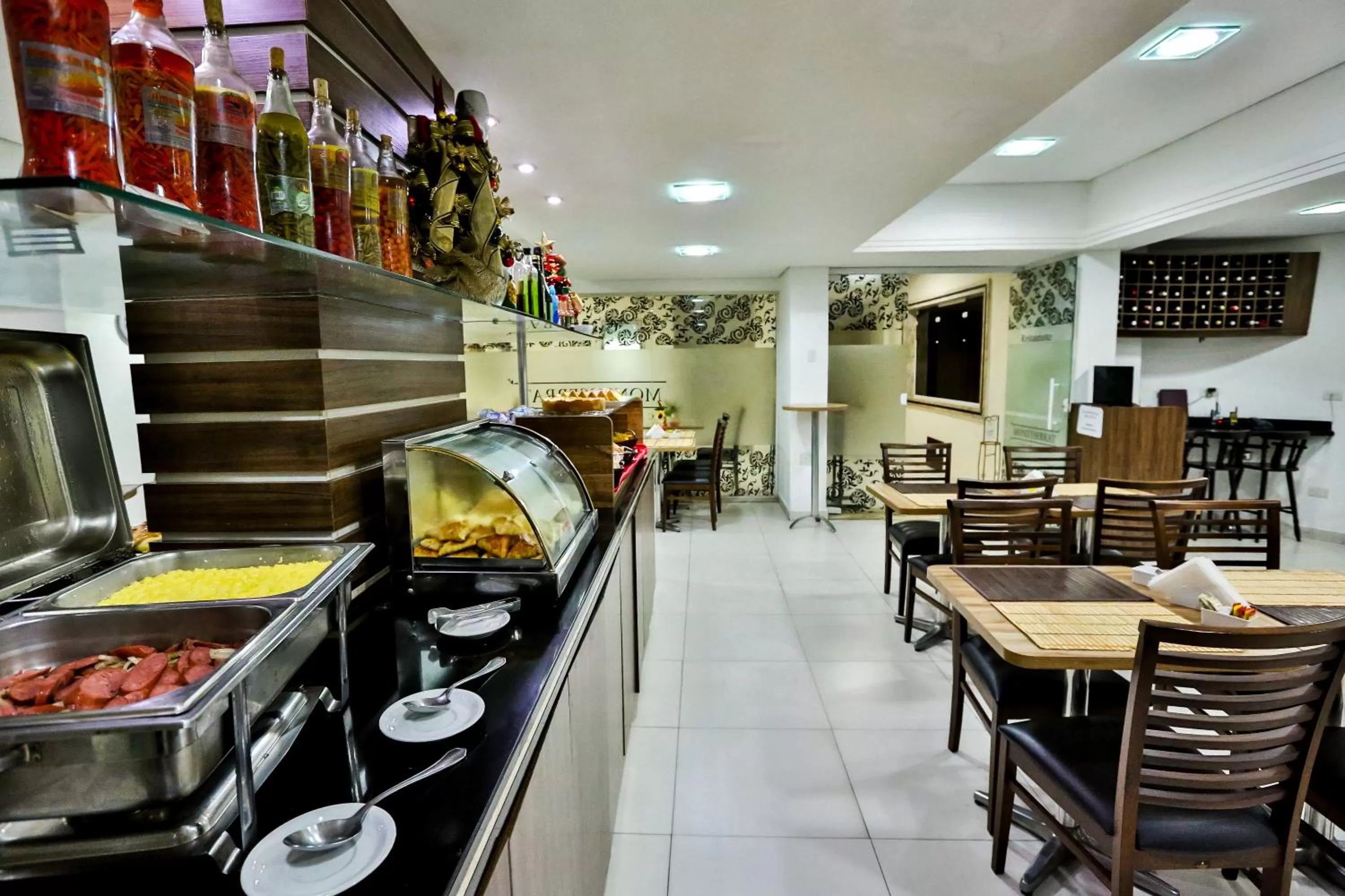 Restaurant/places to eat in Monte Serrat Hotel