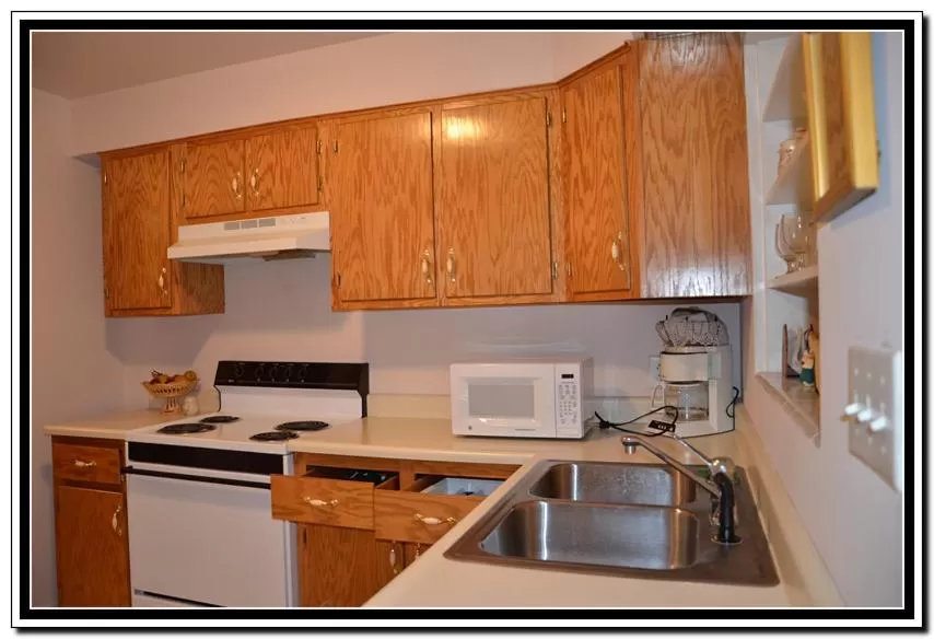 Kitchen or kitchenette in The Cardinal Inn