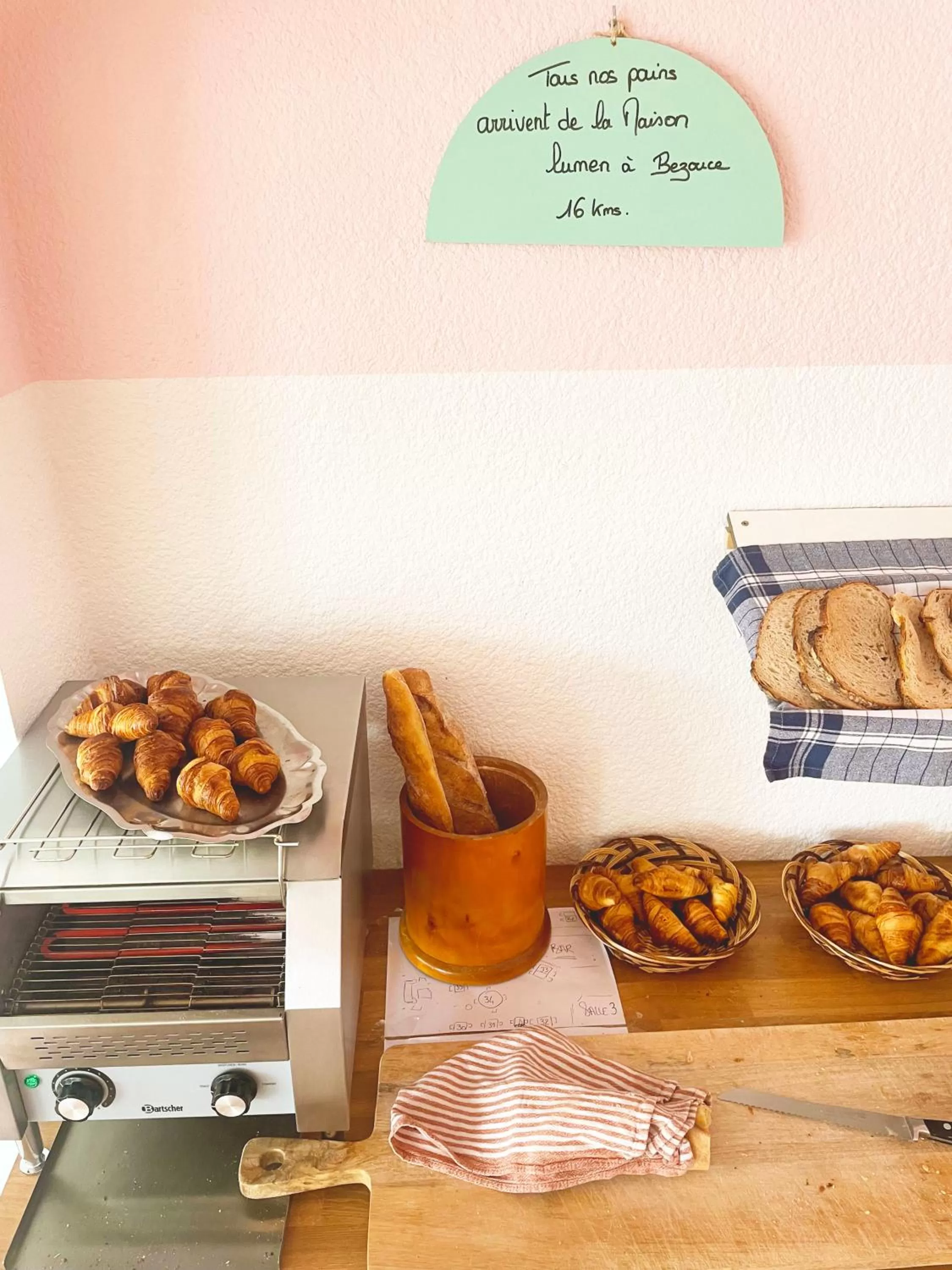 Buffet breakfast in greet hôtel Pont du Gard - Route d'Avignon