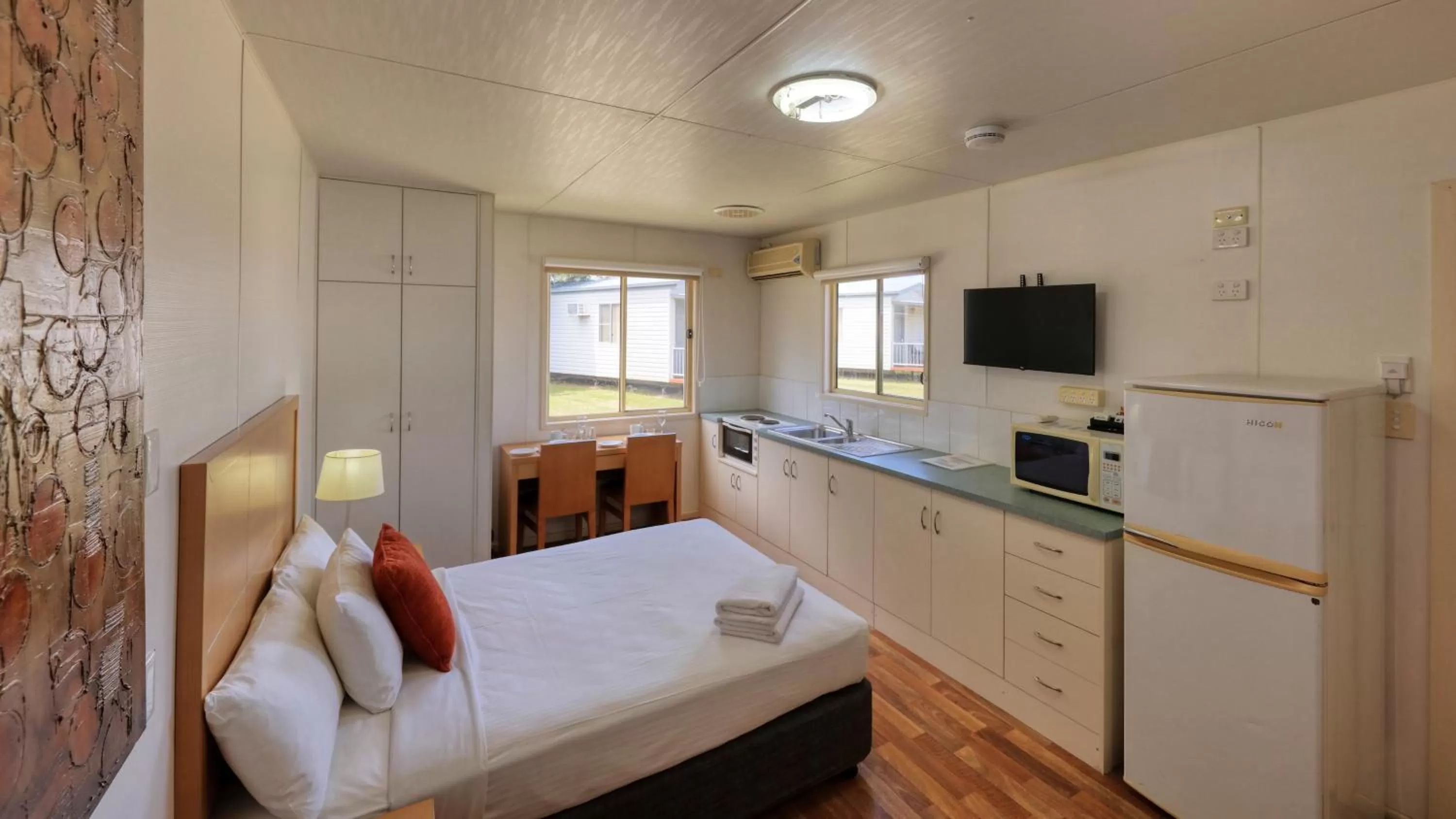 Photo of the whole room, Bed in Chinchilla Motor Inn