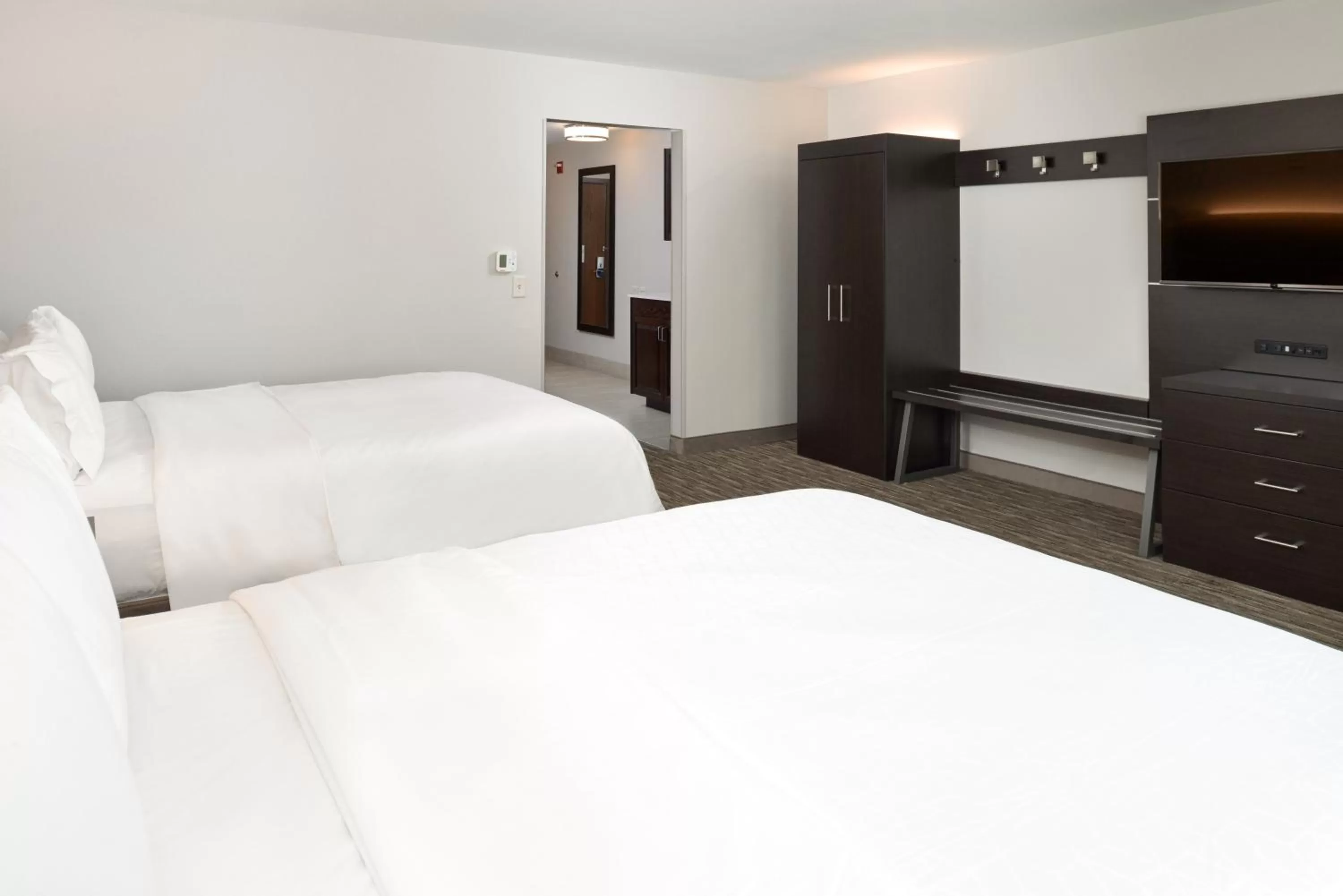 Photo of the whole room, Bed in Holiday Inn Express & Suites Pueblo by IHG