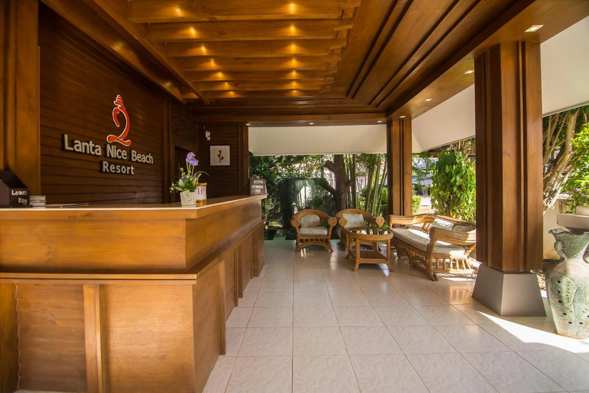 Lobby or reception in Lanta Nice Beach Resort - SHA Extra Plus