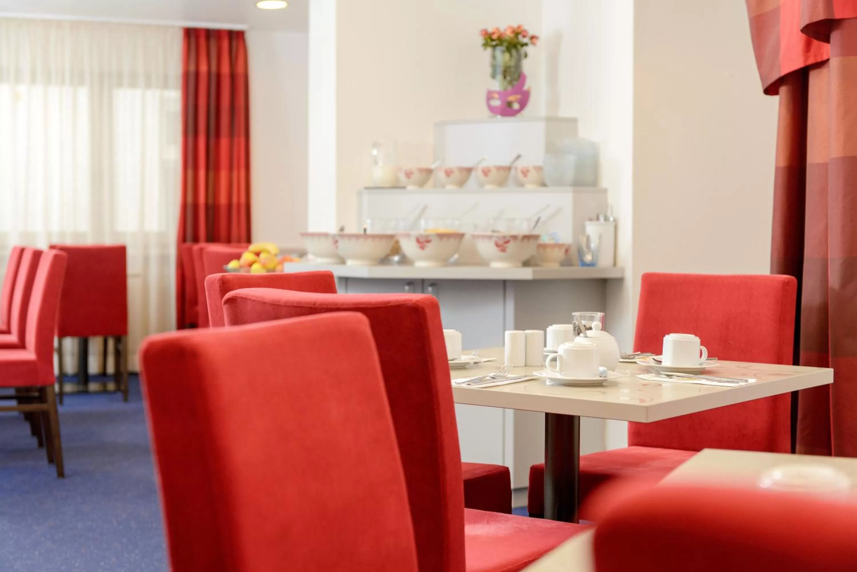 Restaurant/places to eat in Hotel Europa