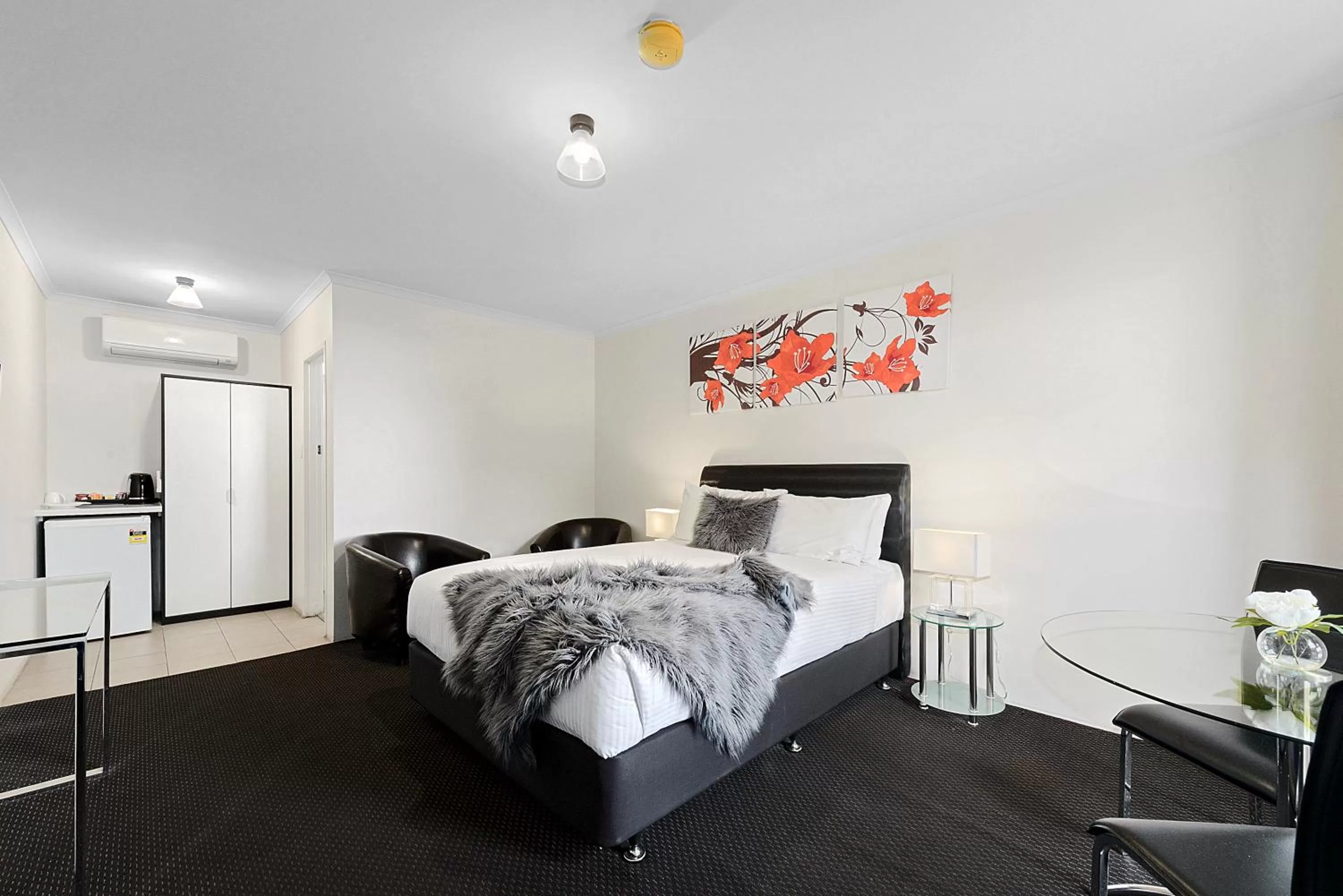 Bed in Comfort Inn Flinders on Main