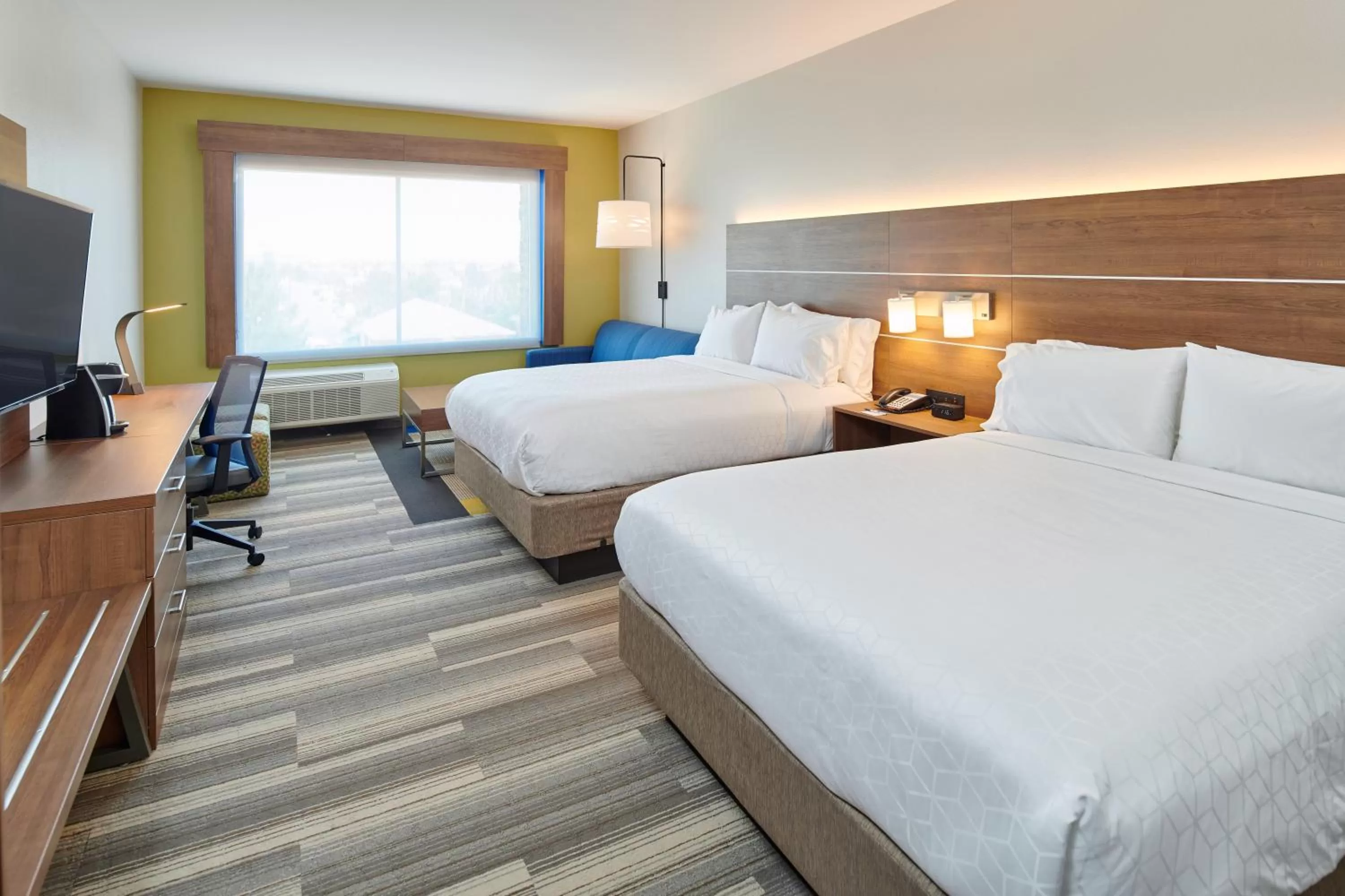 Photo of the whole room, Bed in Holiday Inn Express & Suites Taylor by IHG