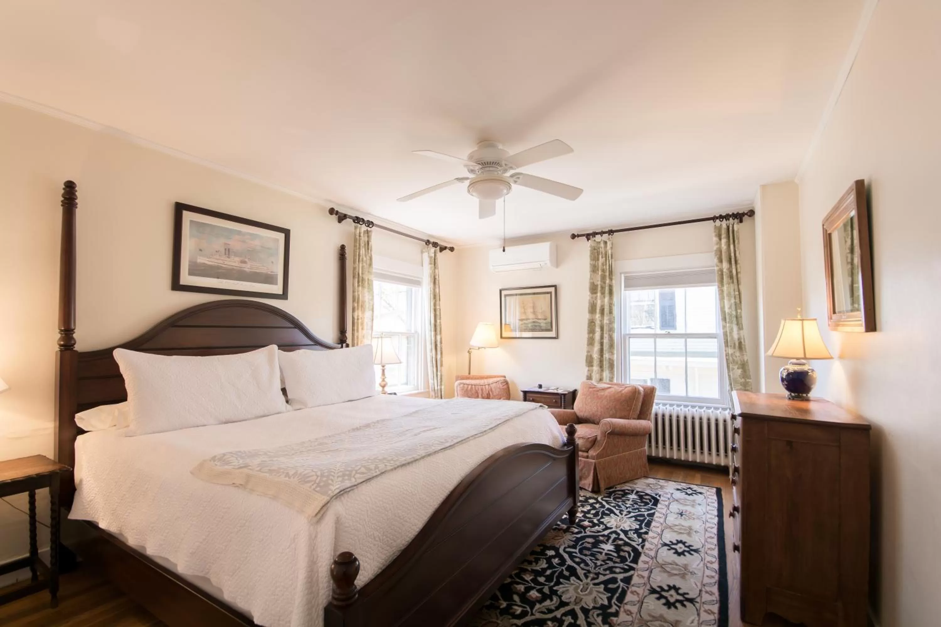 Bed in Marshall Slocum Inn