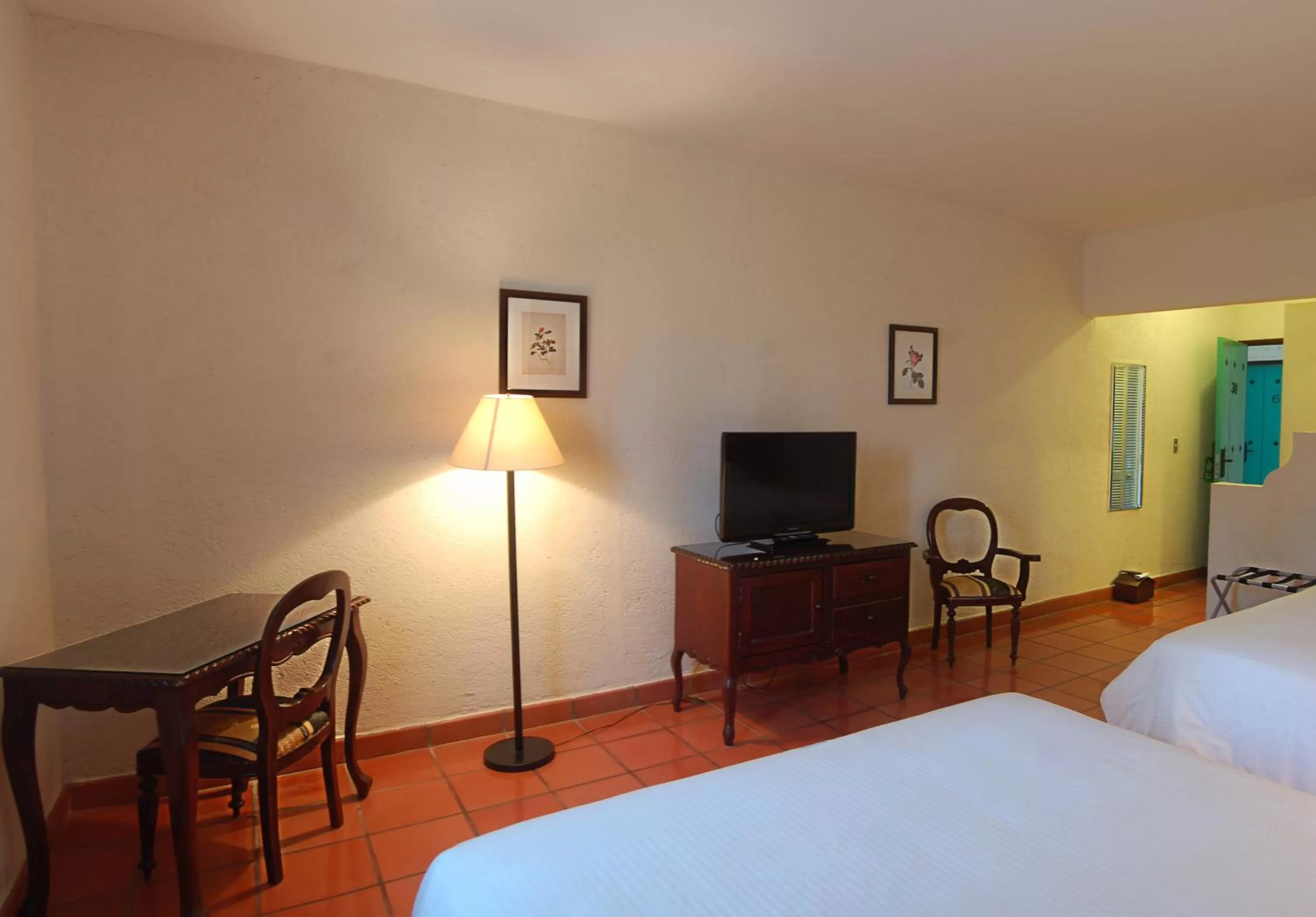 Bed, TV/Entertainment Center in Hotel El Convento Leon Nicaragua