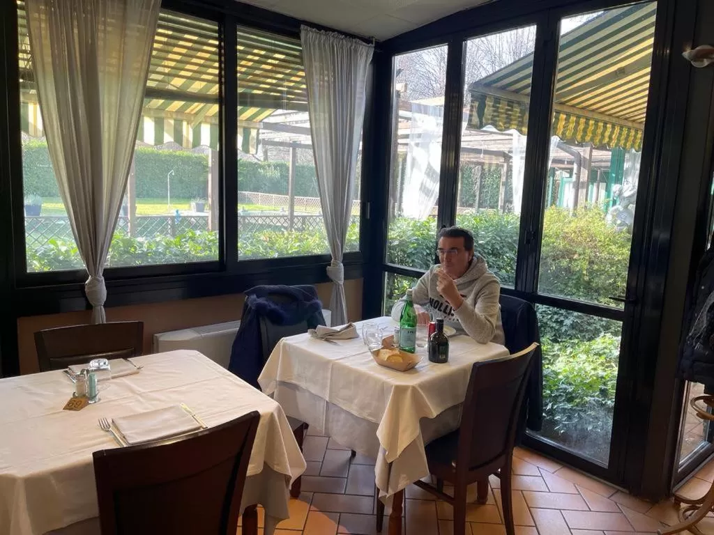 Restaurant/places to eat in Hotel Sporting Brugherio