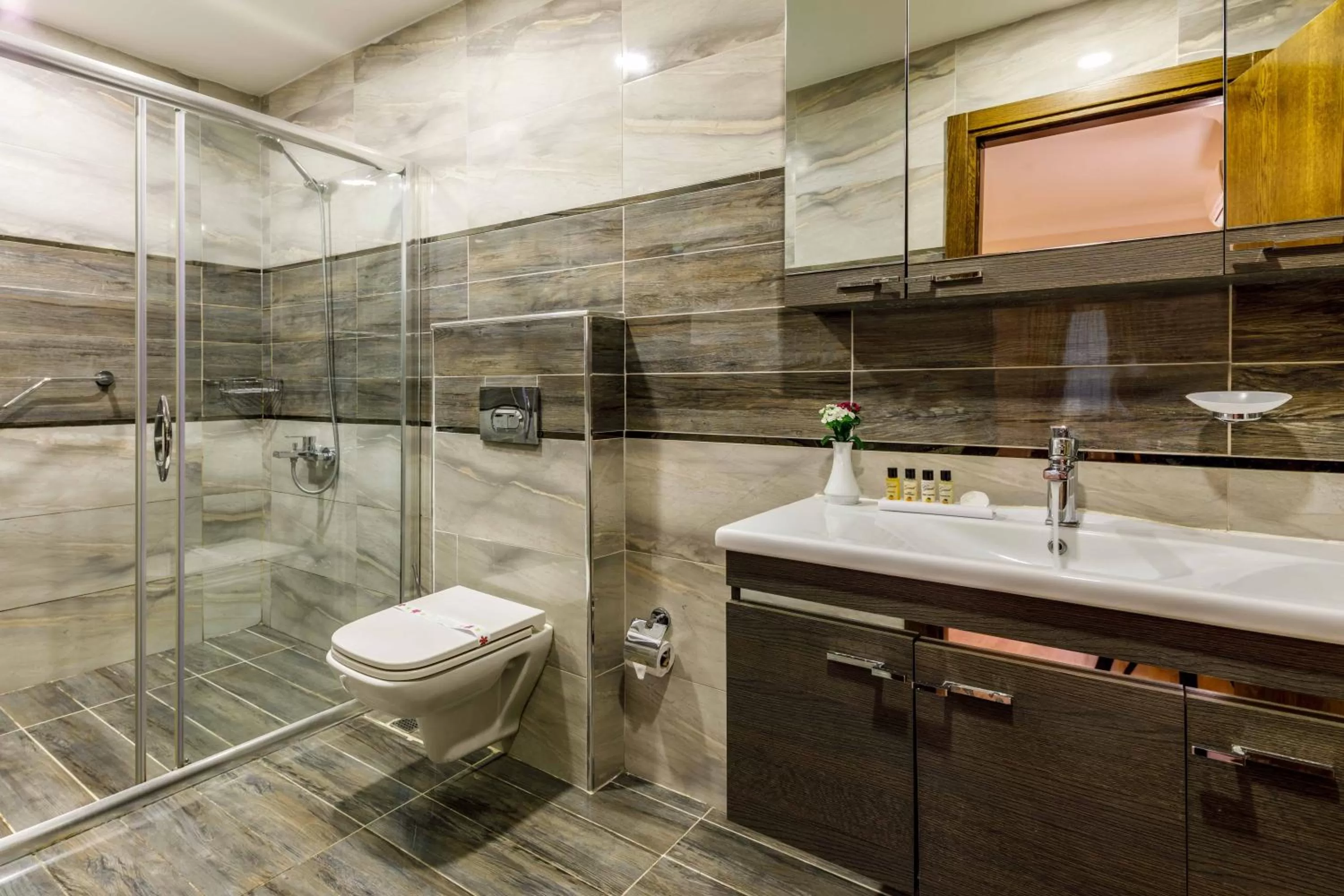 Bathroom in Golden Crown Hotel