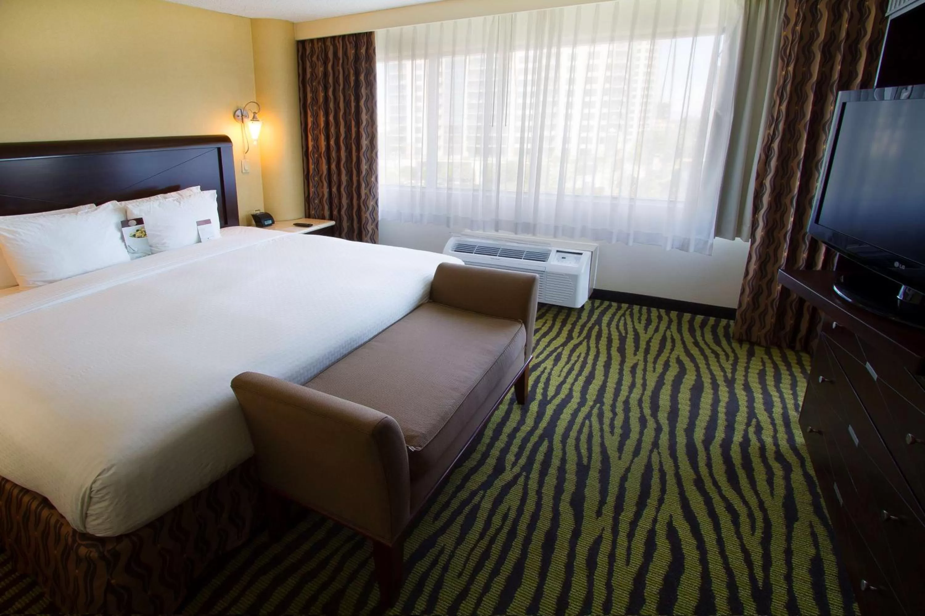 Bed in DoubleTree by Hilton Orange County Airport