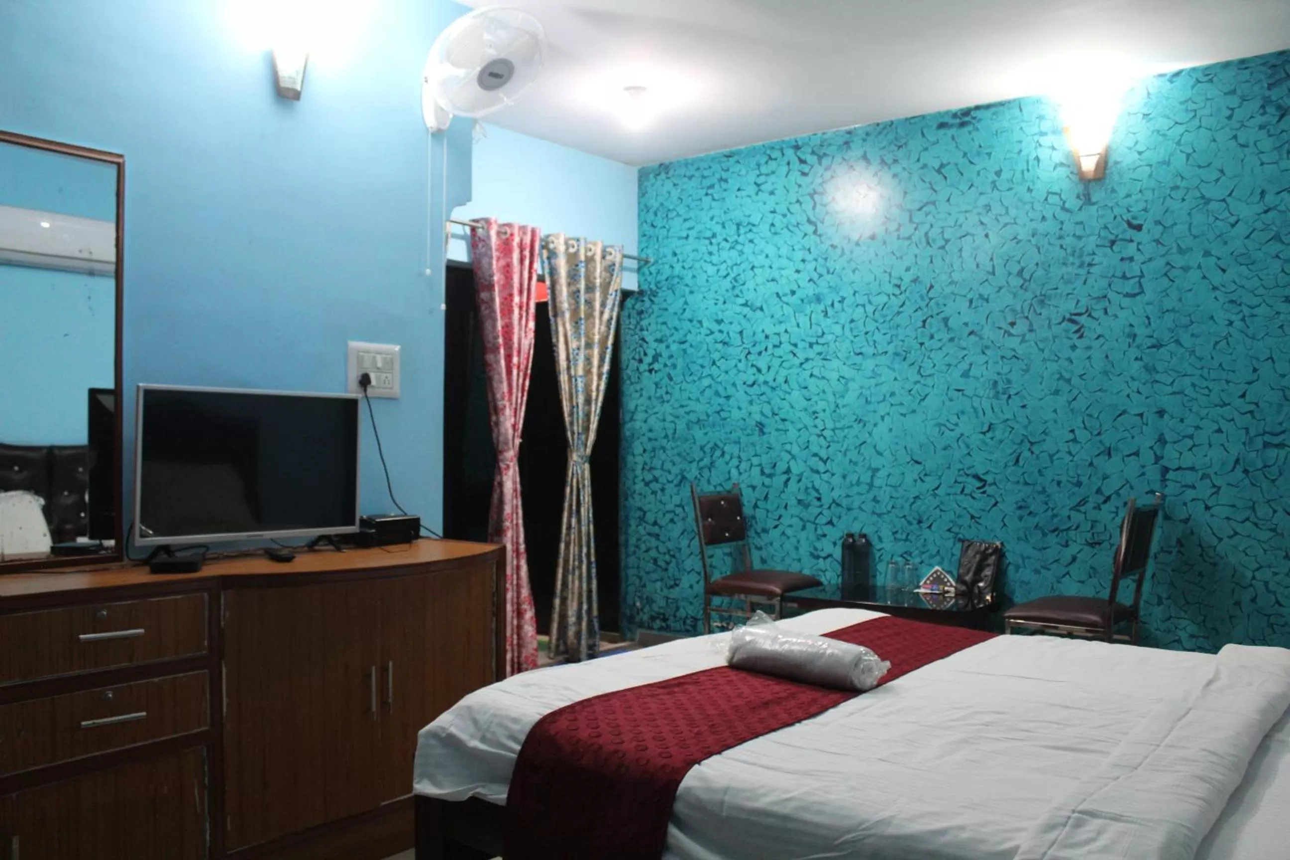 Photo of the whole room, Bed in Greenwood Resort