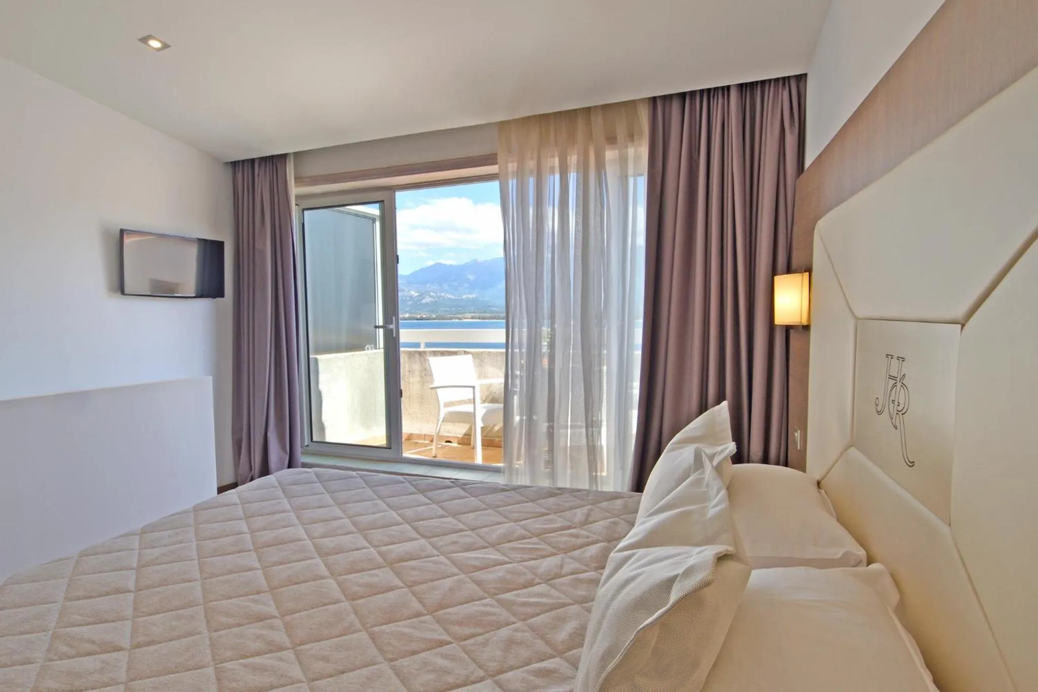 Bedroom, Bed in Hôtel Le Rocher