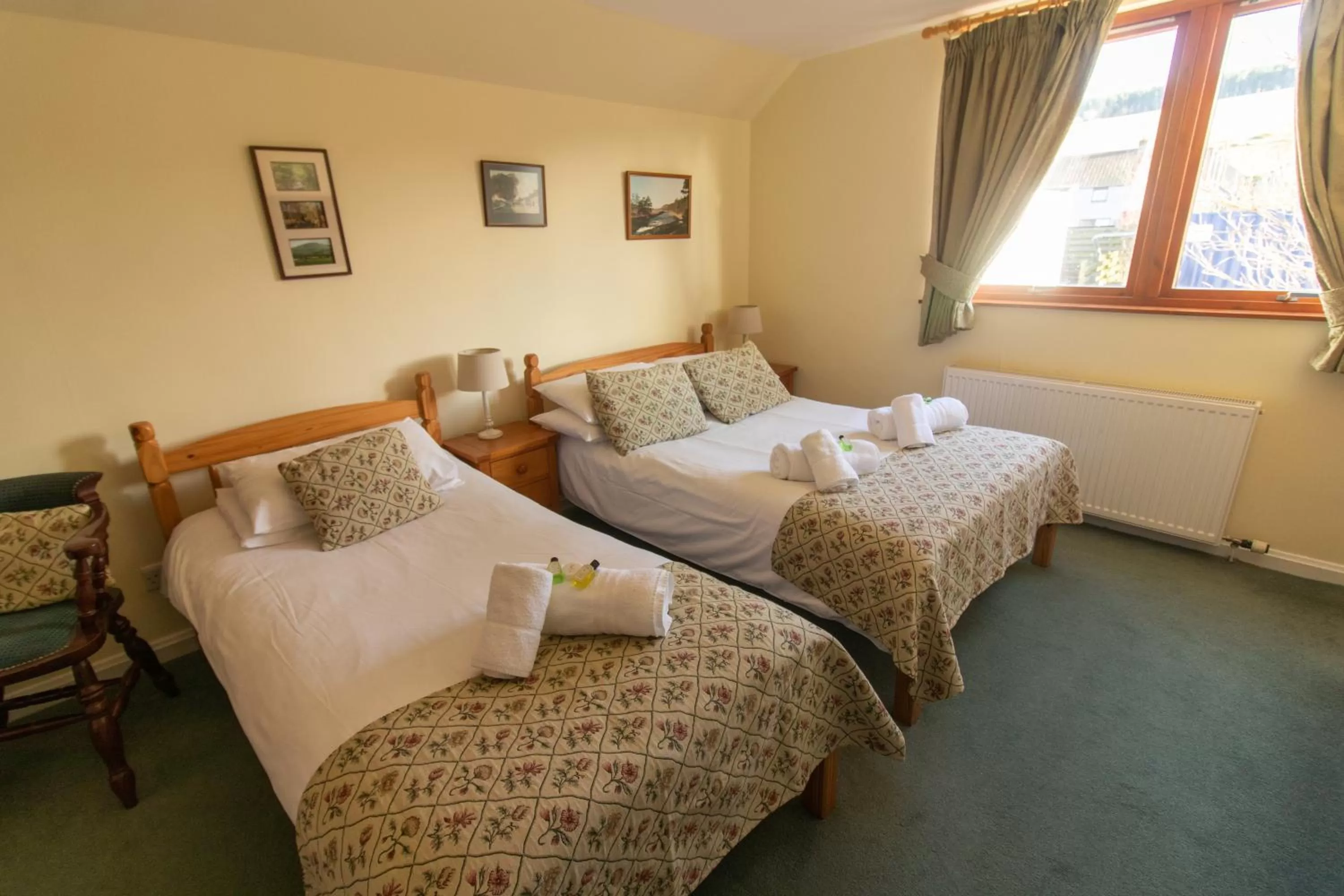 Bed in Auld Cross Keys Inn