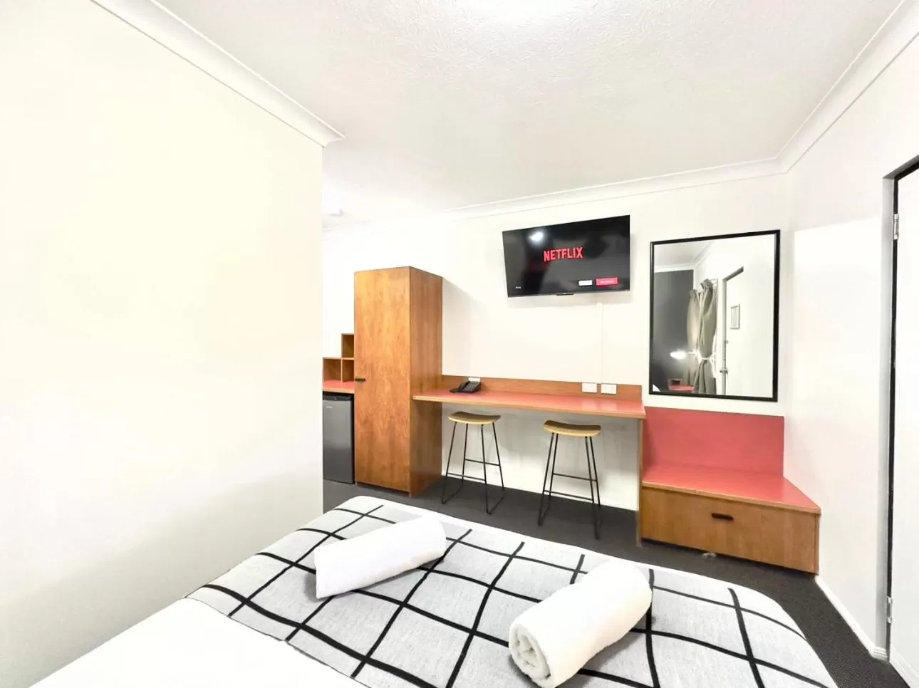 Entertainment, Bed in Mackay Resort Motel