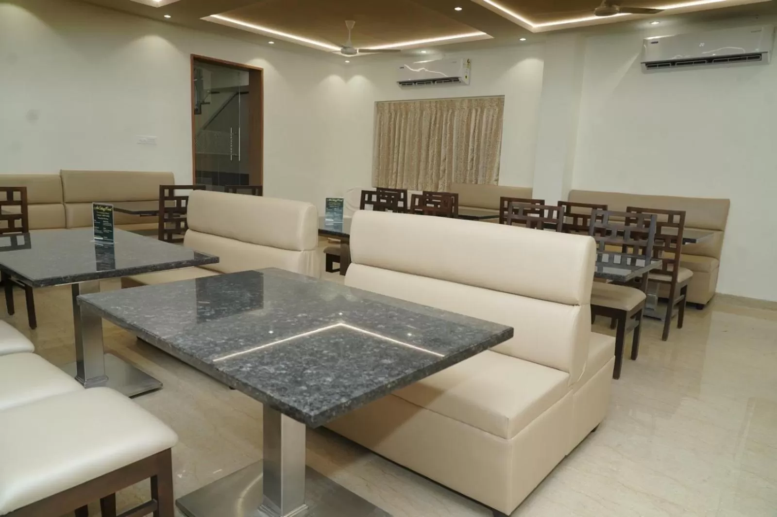 Restaurant/places to eat in Avenue 11 Premium Stays Madurai