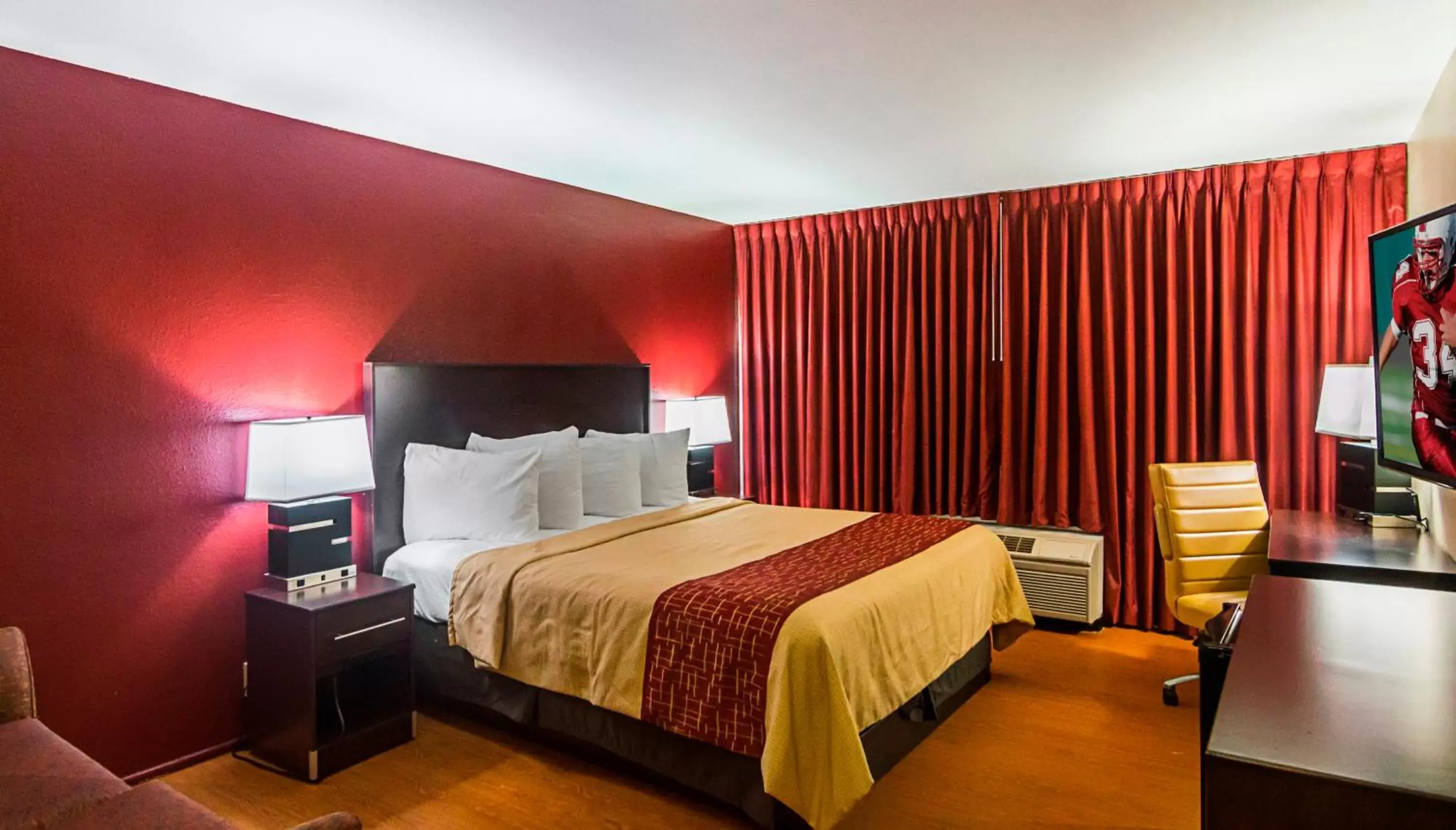 Suite King Bed - Non-Smoking in Red Roof Inn & Conference Center Lubbock Suite King Bed - Non-Smoking in Red Roof Inn & Conference Center Lubbock