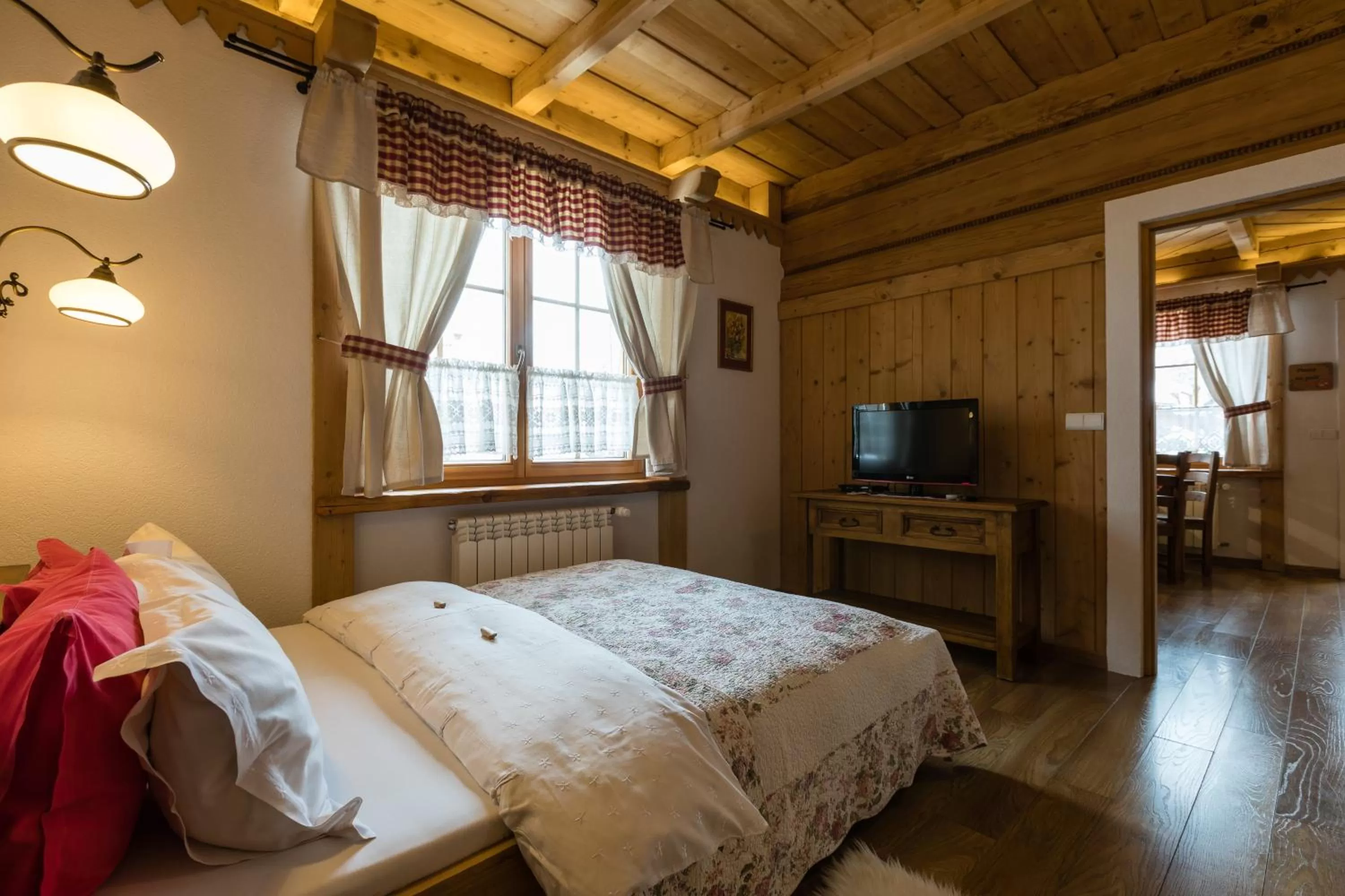 bunk bed, Bed in Bambi Cottage